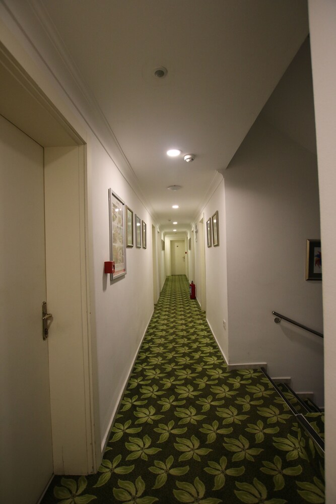 Artemis Hotel