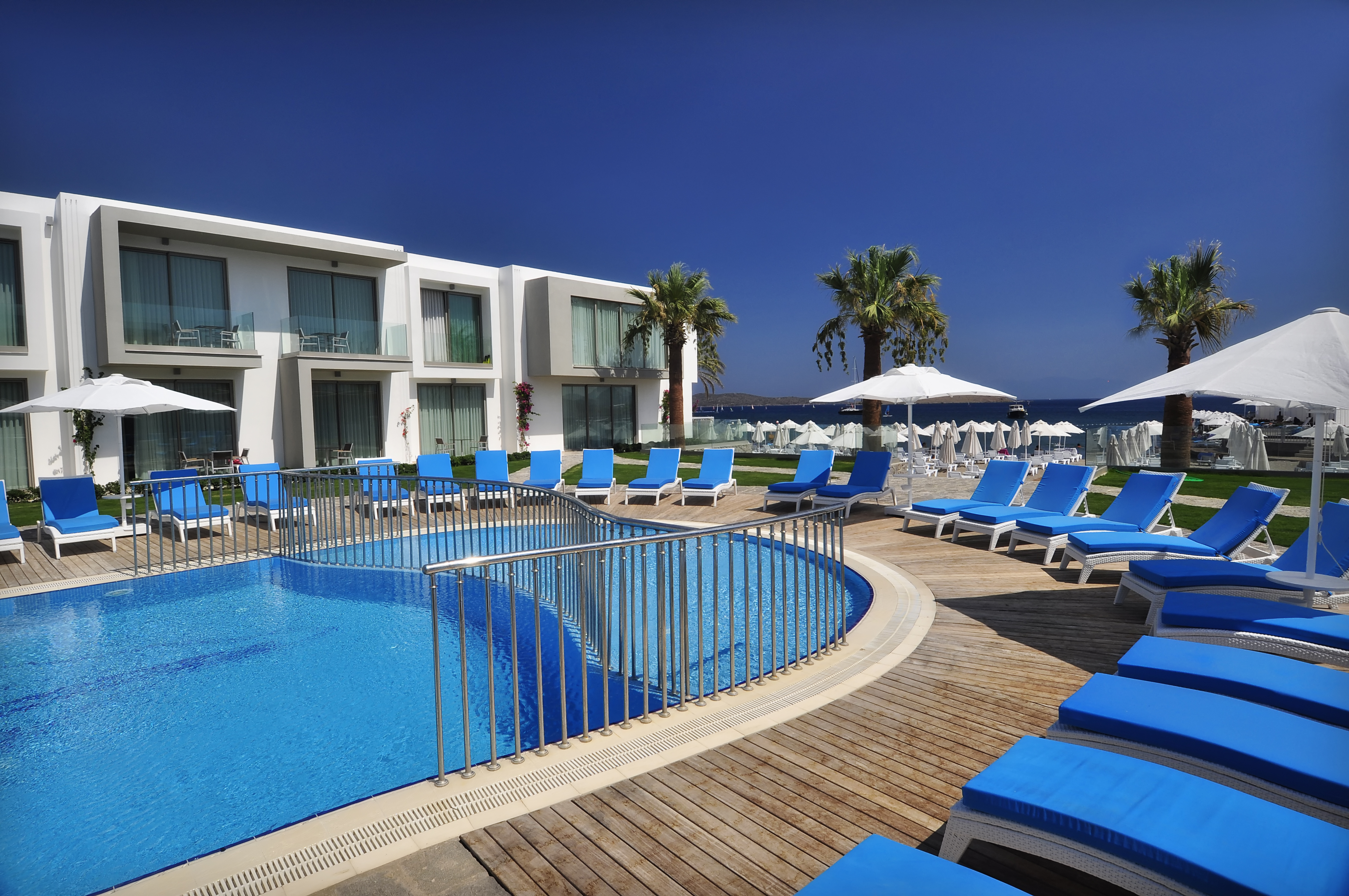 Luga Boutique Hotel  -  Beach & Restaurant