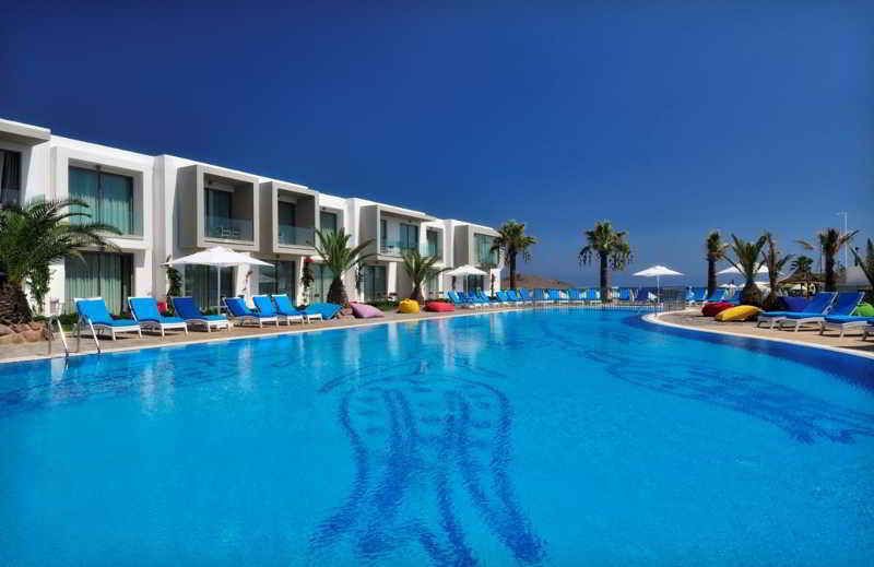 Luga Boutique Hotel  -  Beach & Restaurant