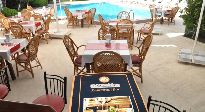 Moonshine Hotel & Suites