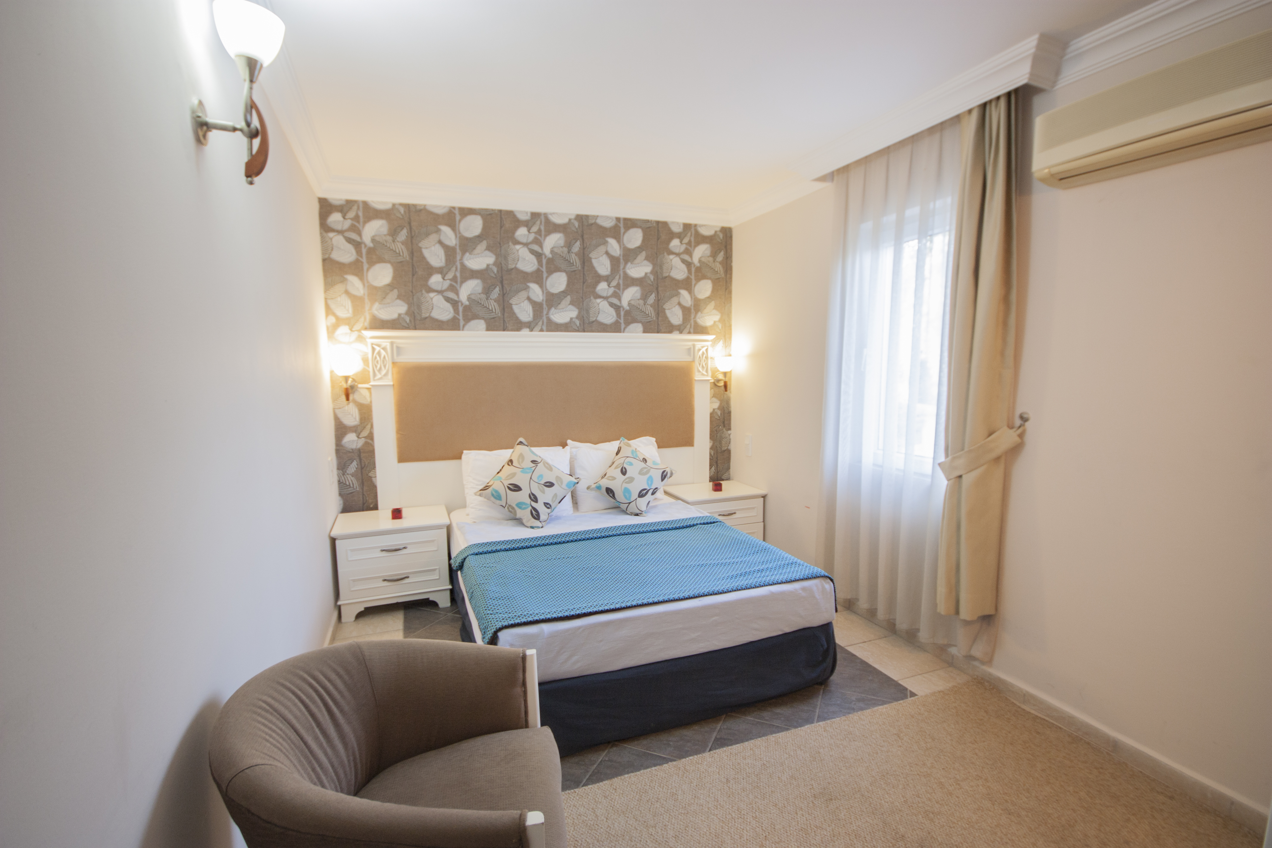 Moonshine Hotel & Suites