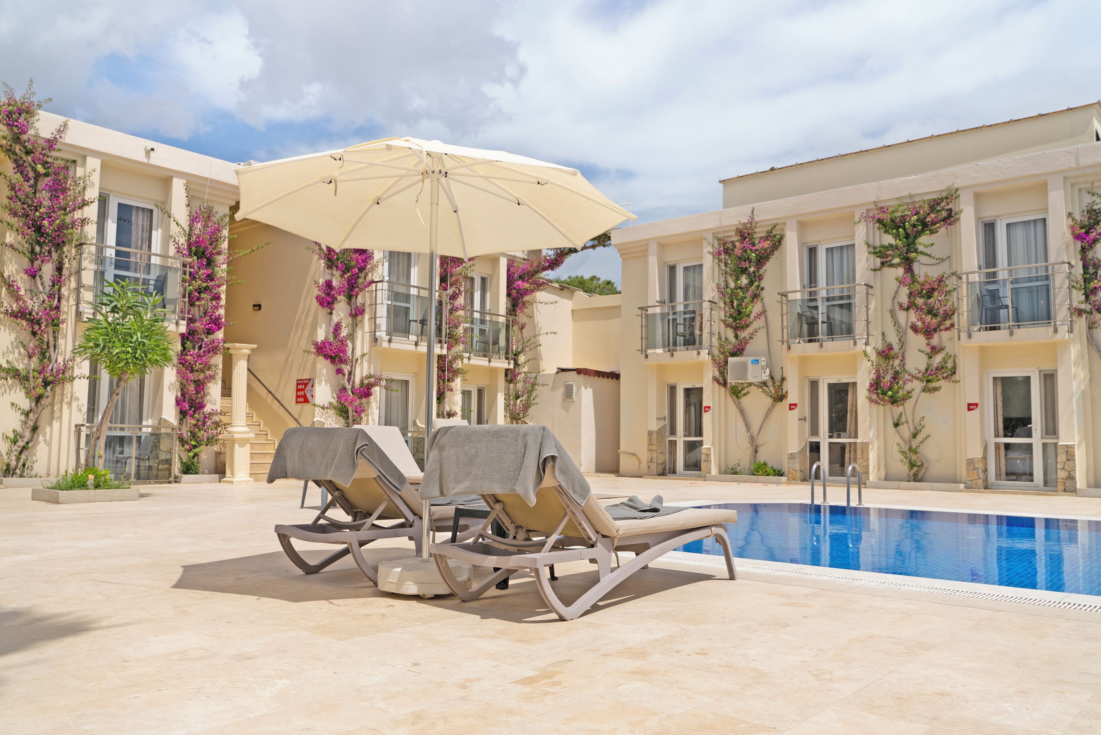 Omer Aybak Beach Hotel