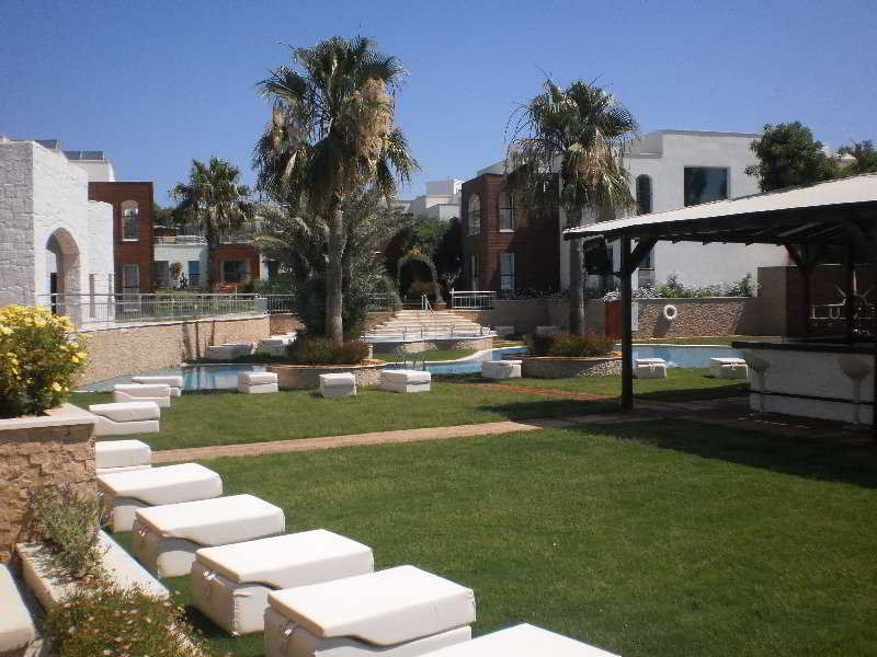Costa Luvi Hotel