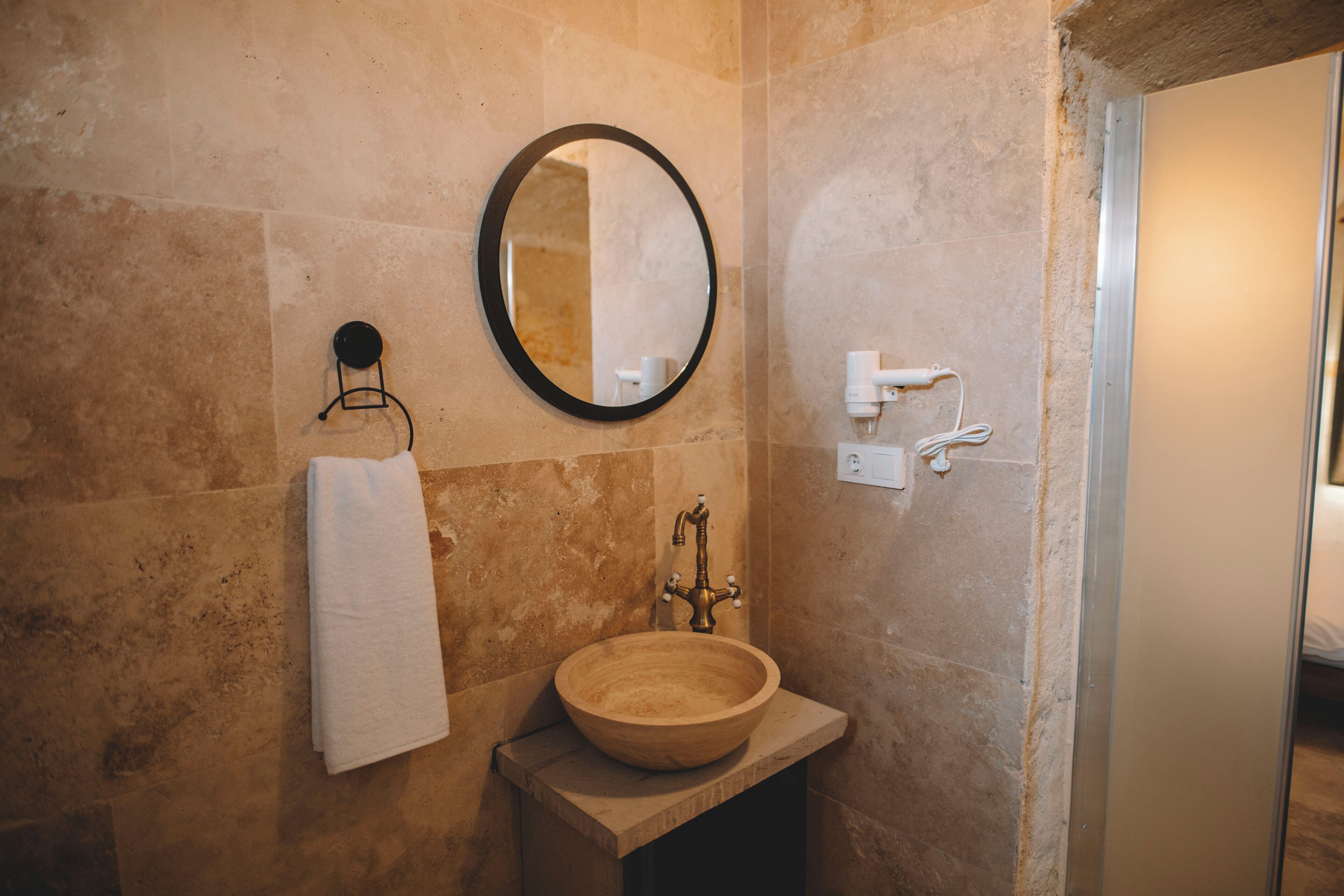 Daphne Cave Hotel