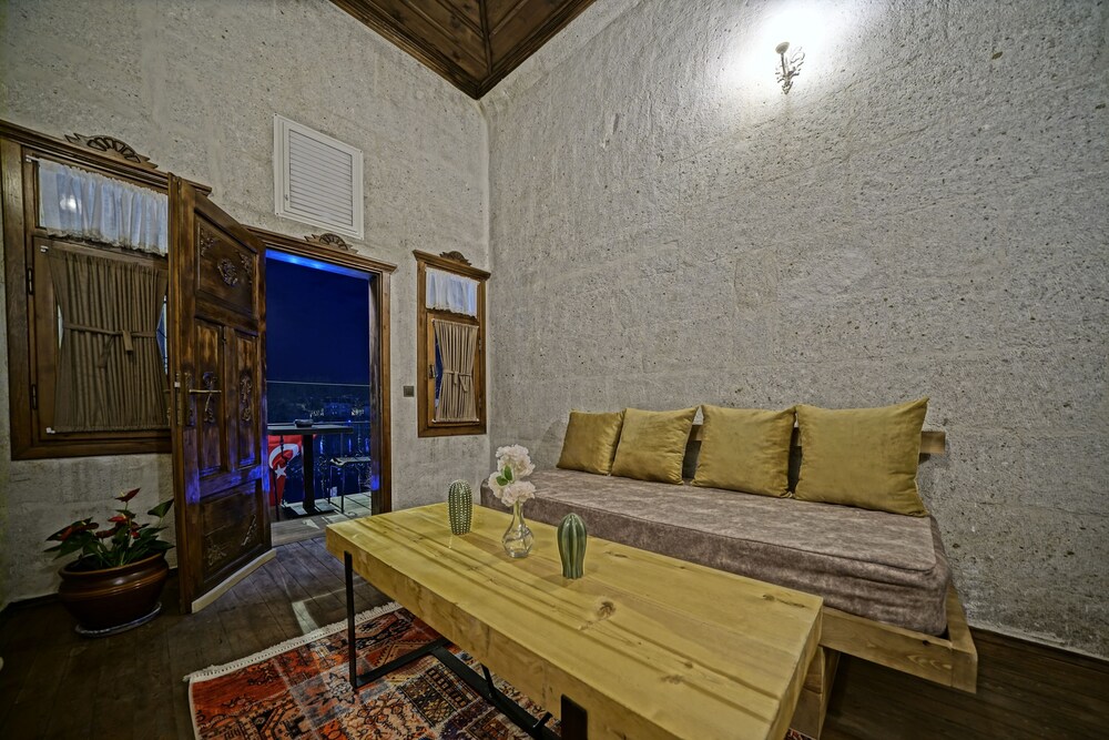 Lemon Cave Suite And Cafe