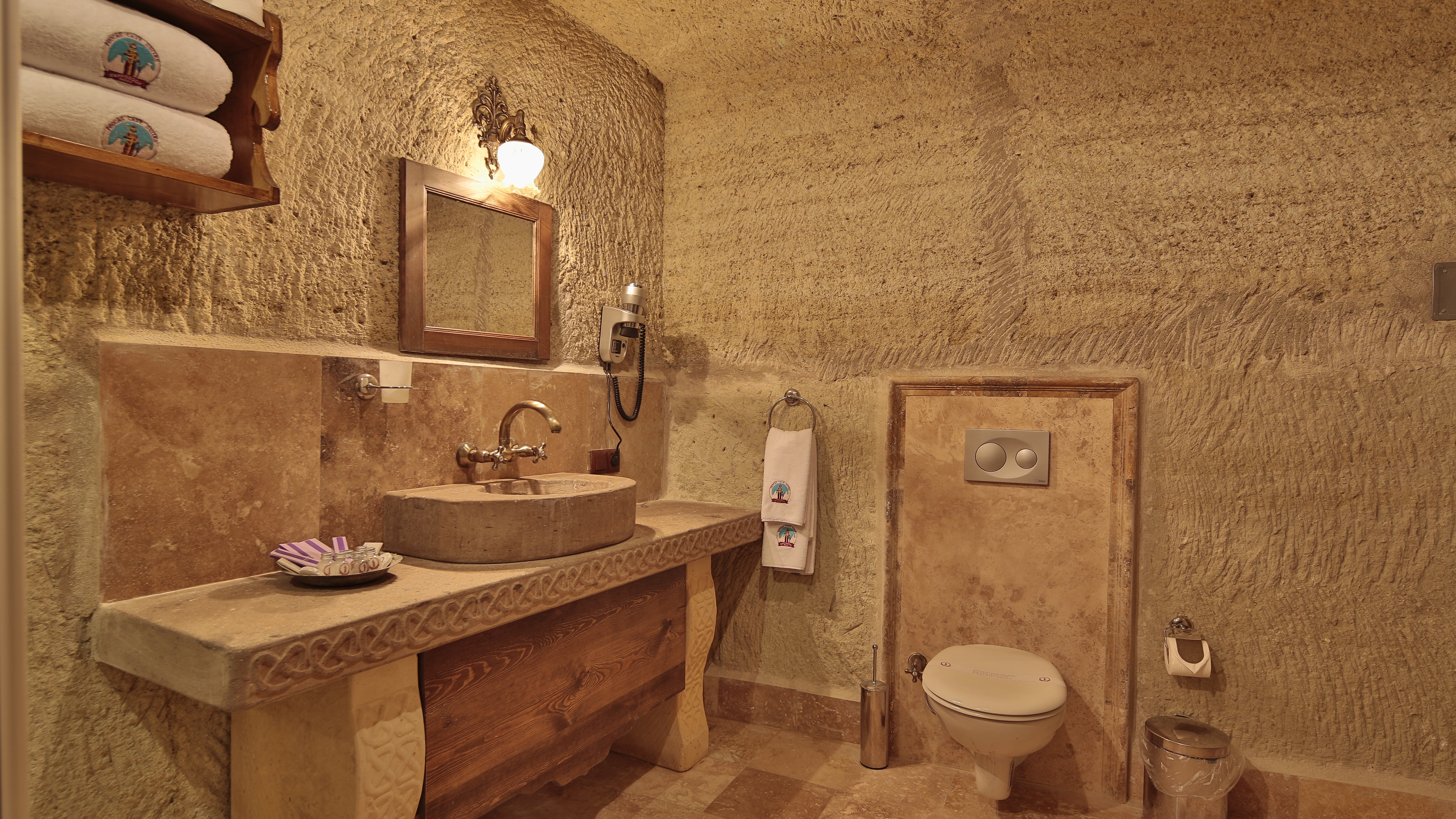 Phocas Cave Suites