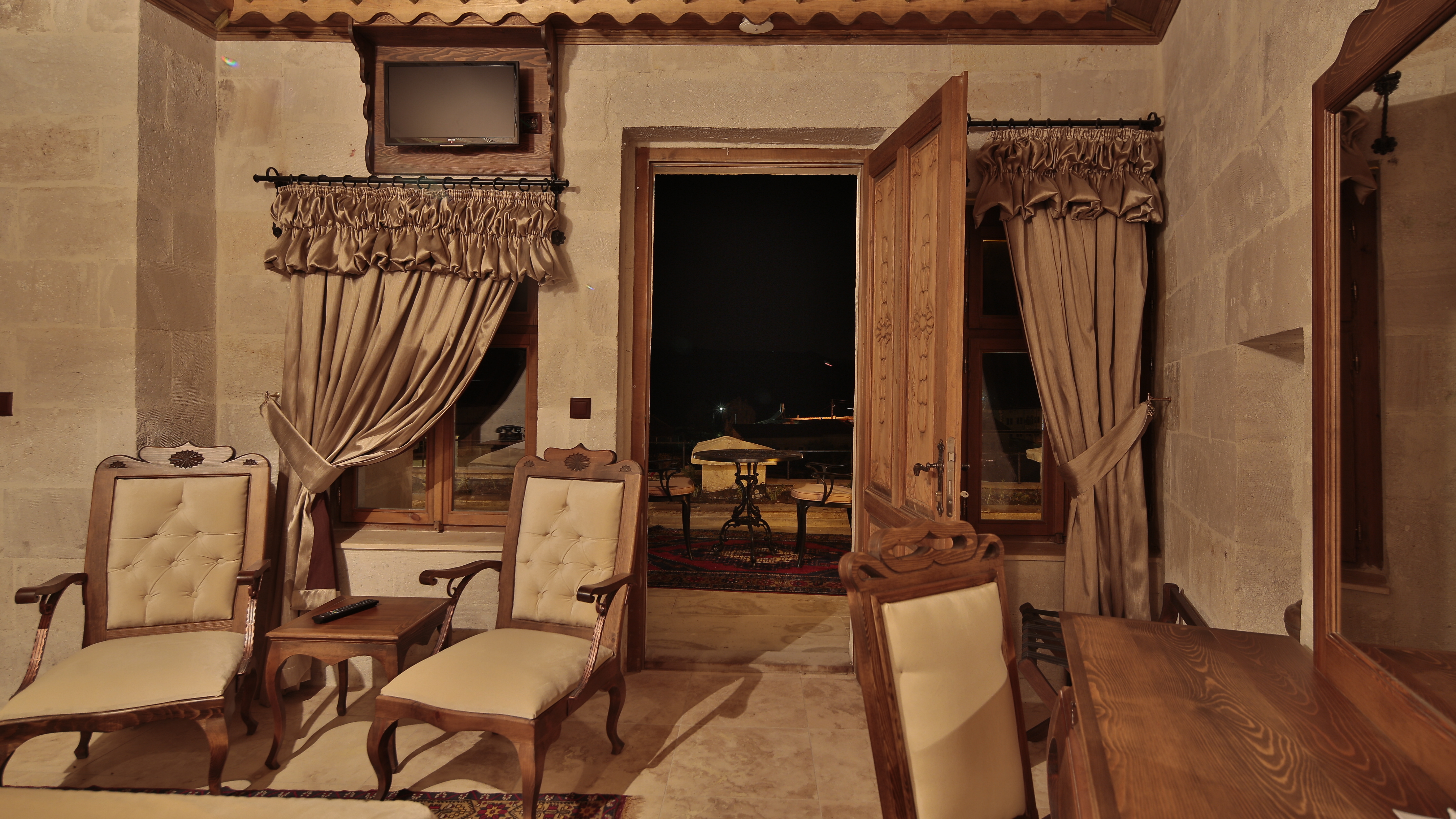 Phocas Cave Suites