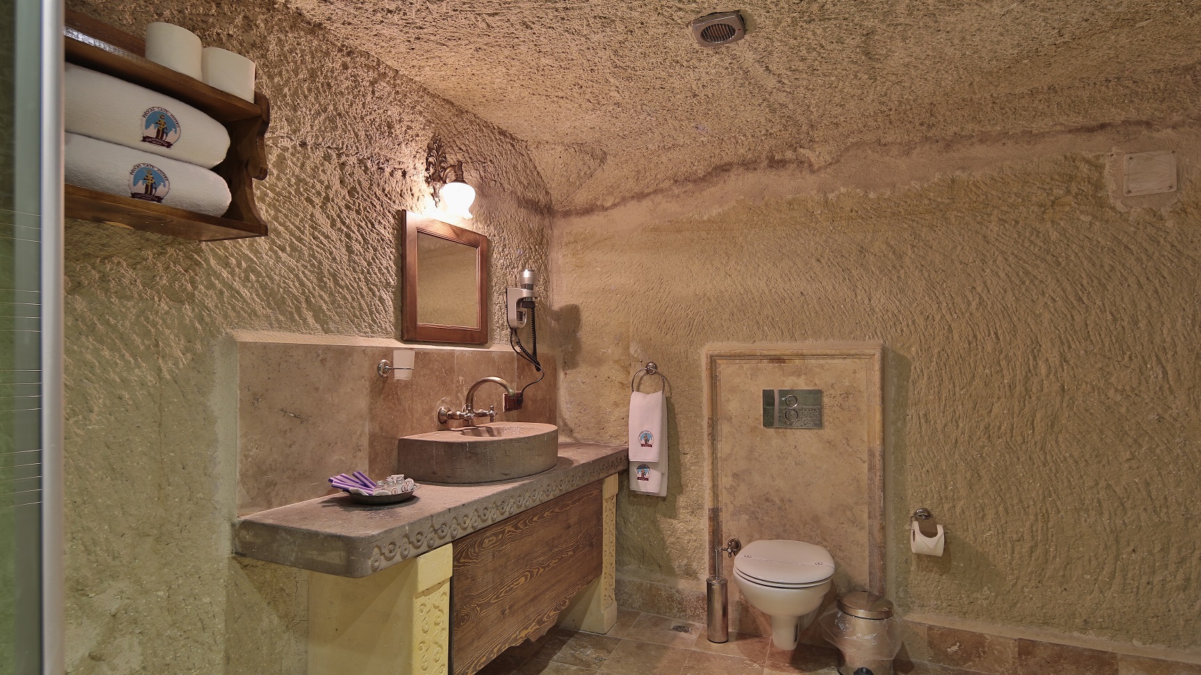 Phocas Cave Suites