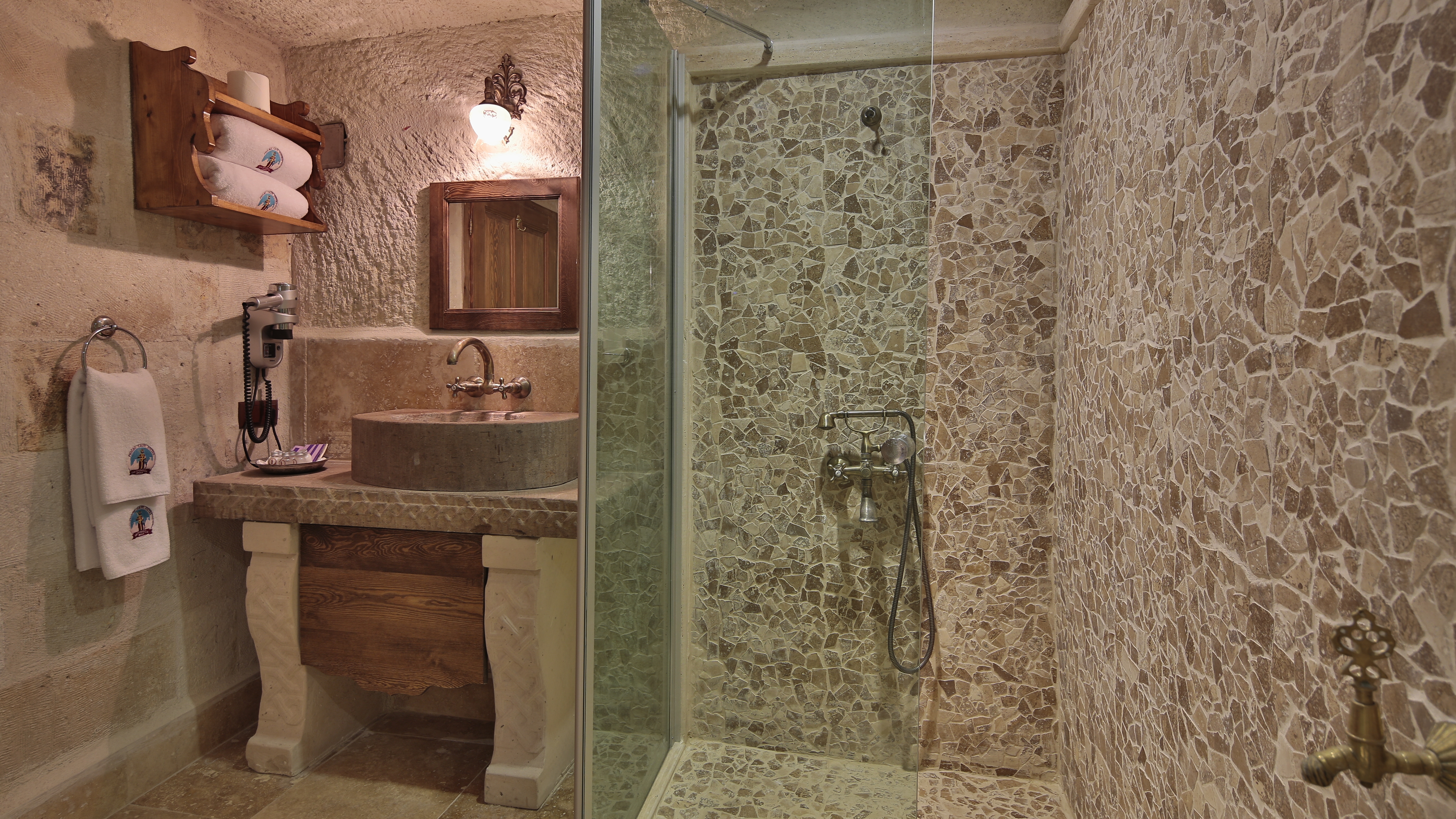 Phocas Cave Suites