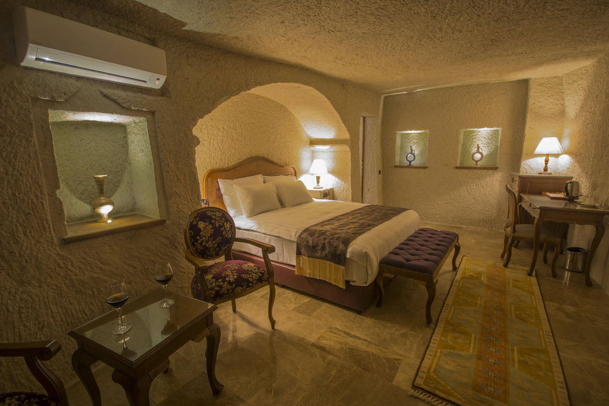 Artemis Cave Suites