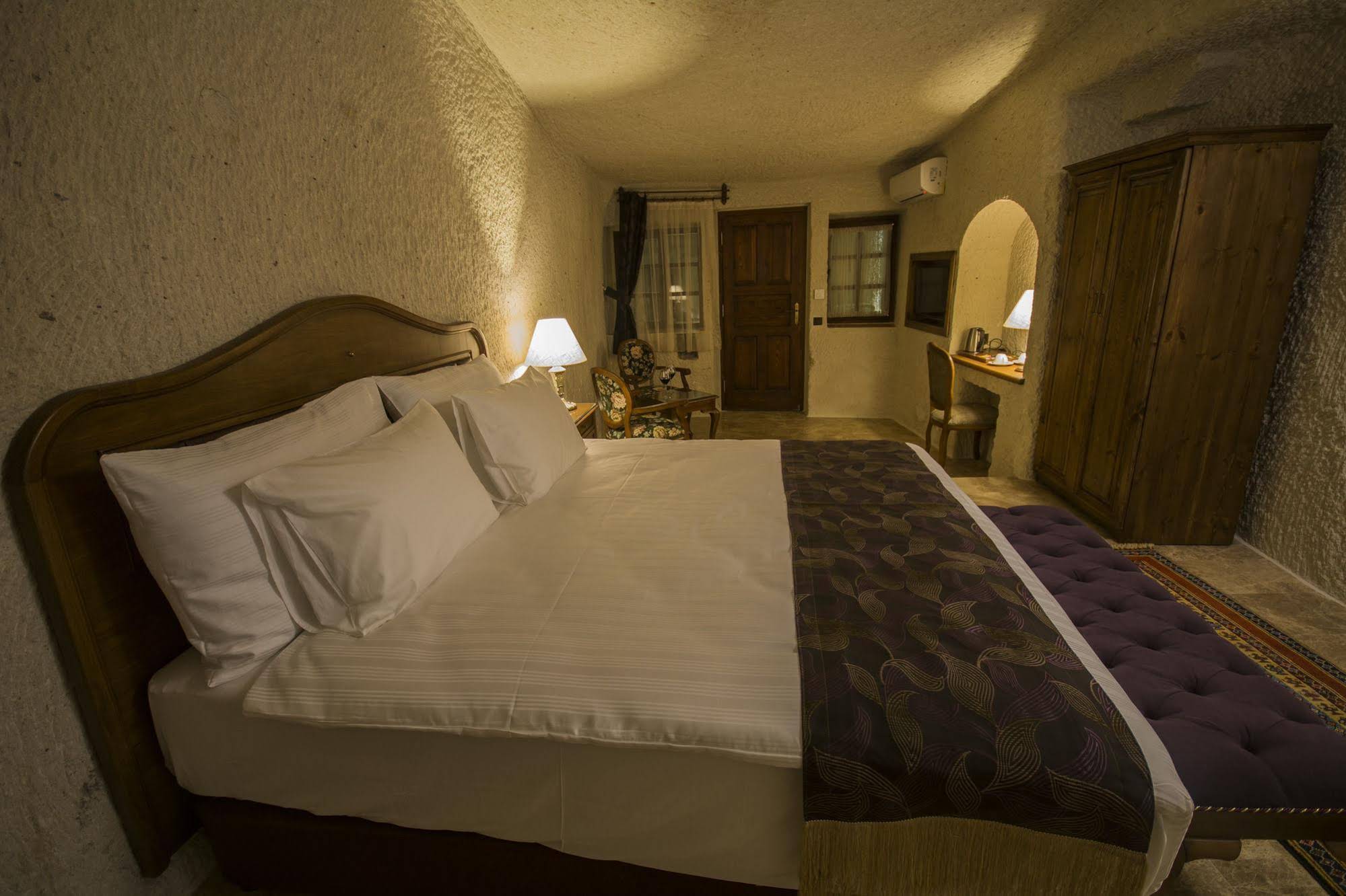 Artemis Cave Suites
