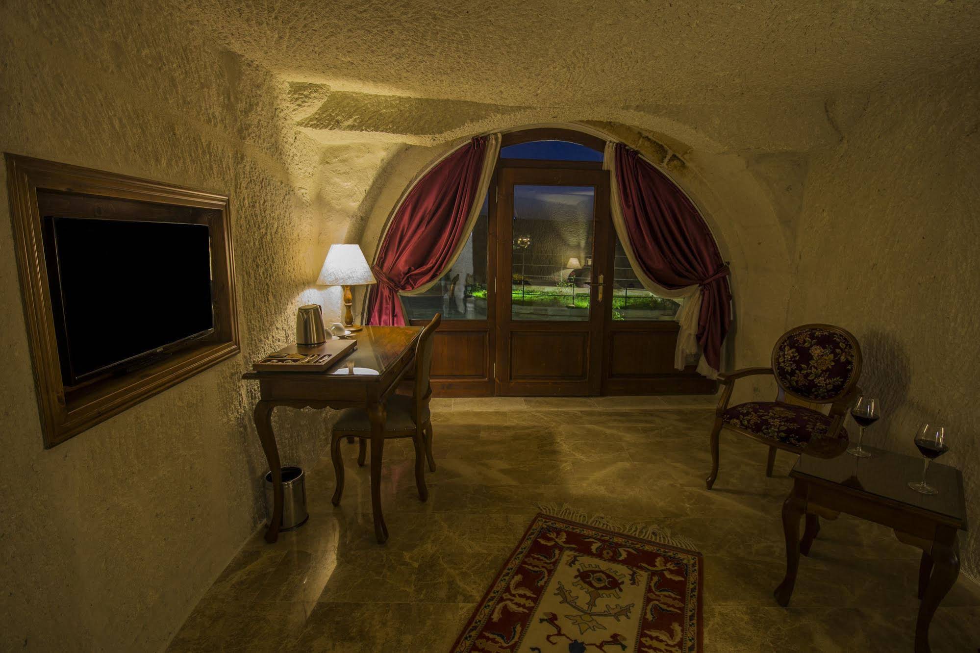 Artemis Cave Suites