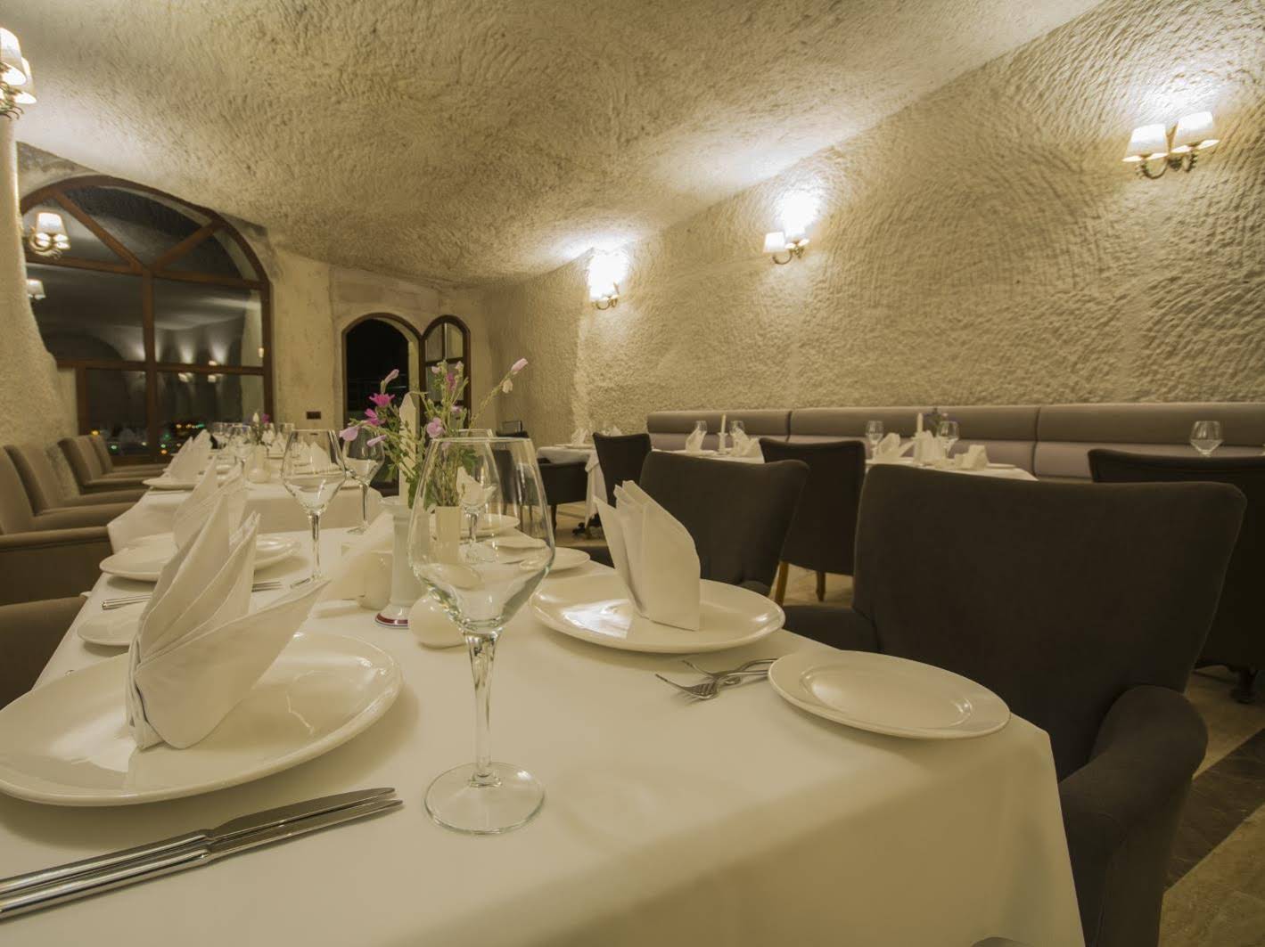 Artemis Cave Suites
