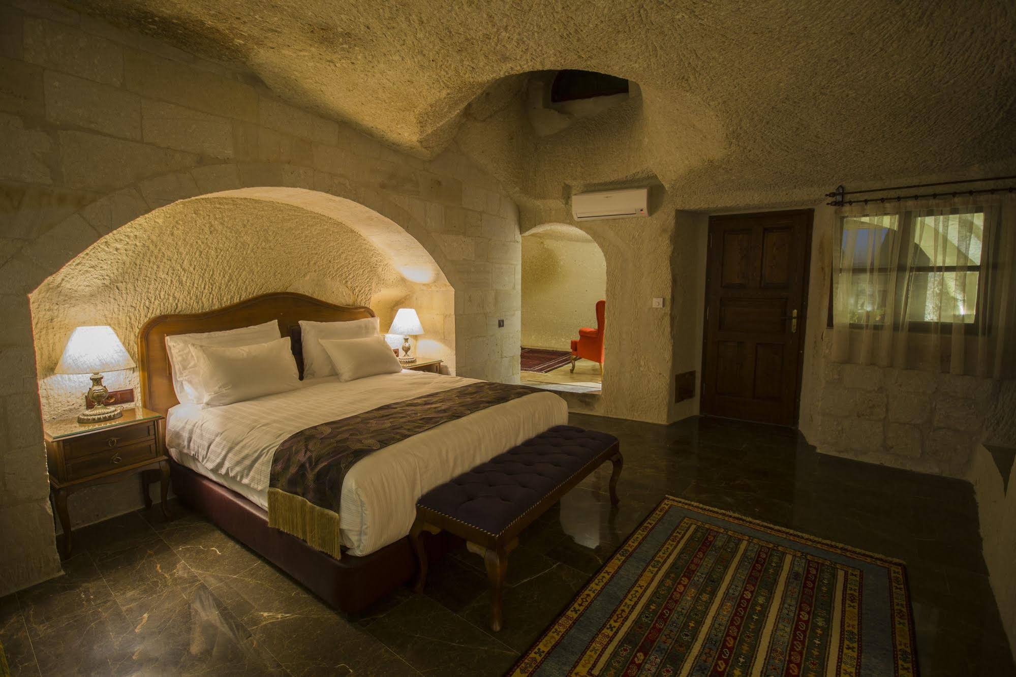 Artemis Cave Suites