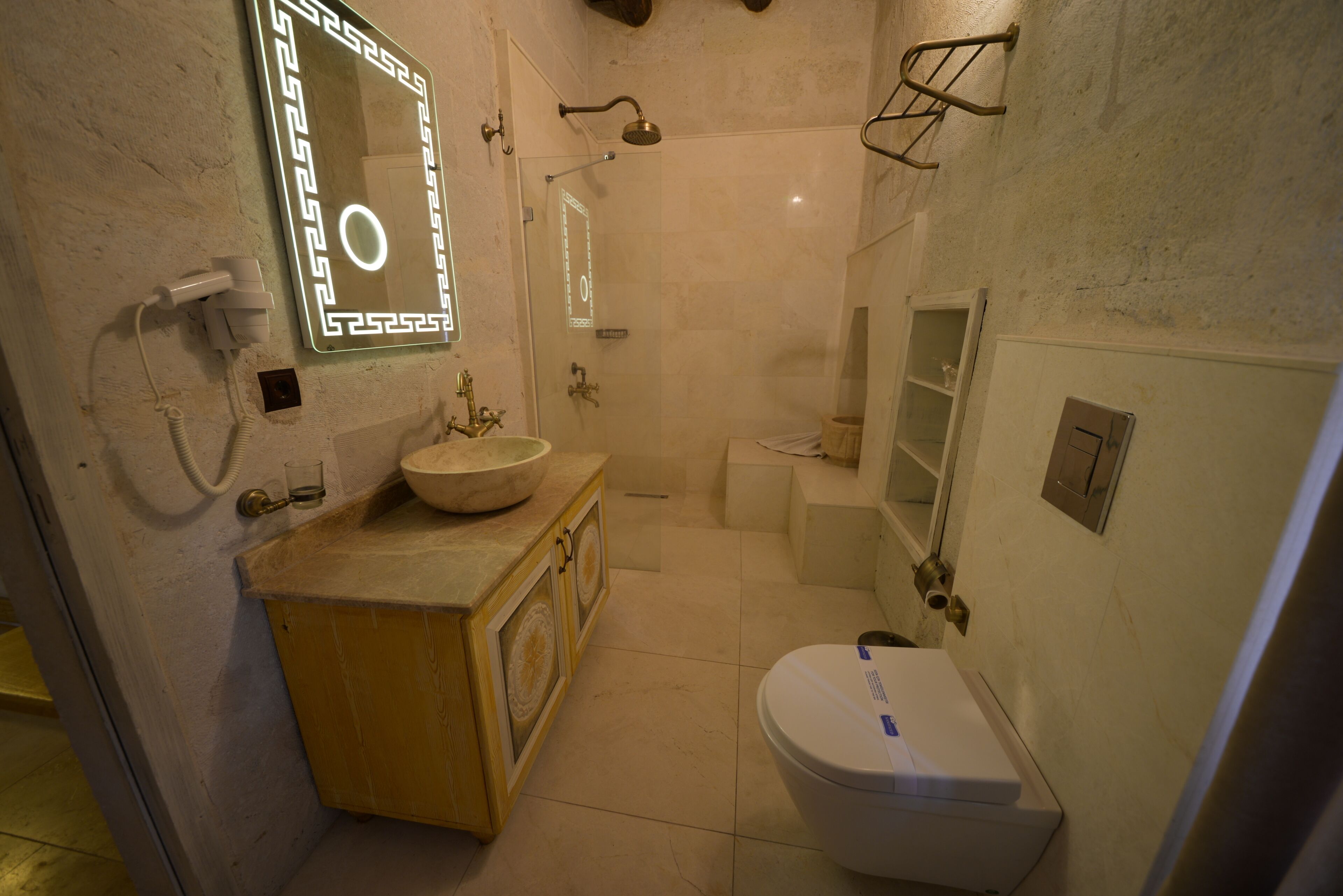 Caftan Cave Suites