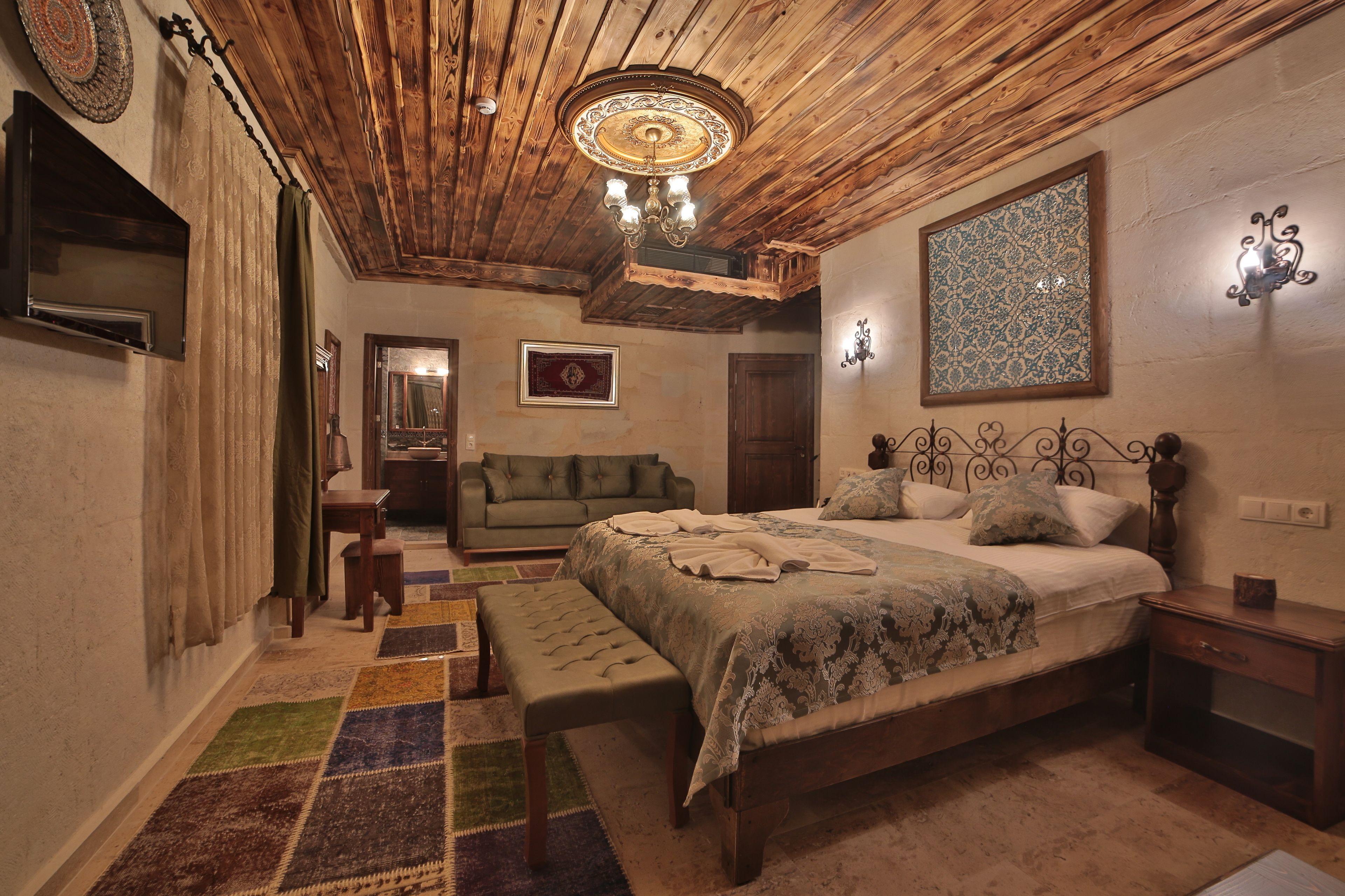 Caravanserai Inn Hotel