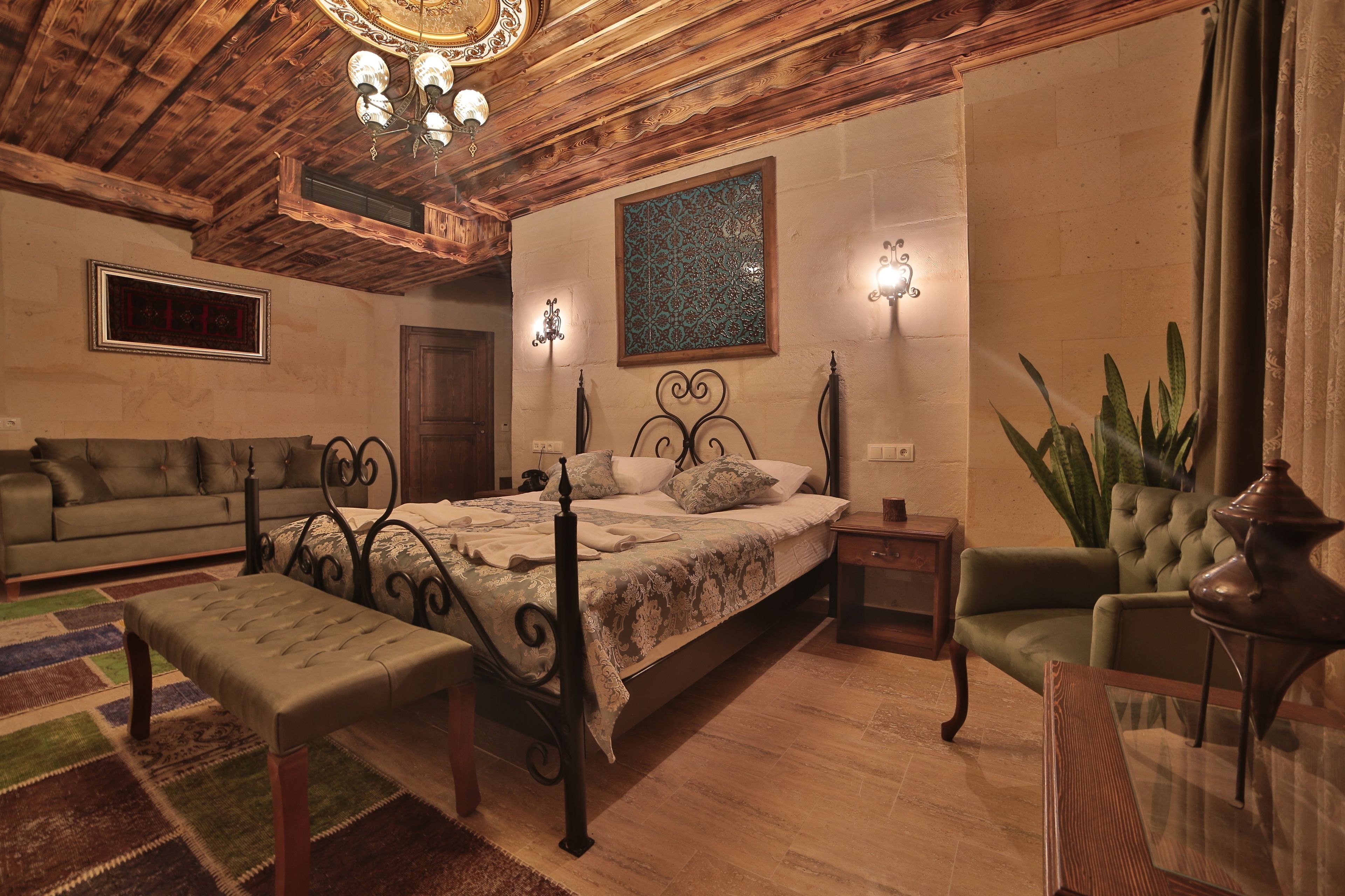 Caravanserai Inn Hotel