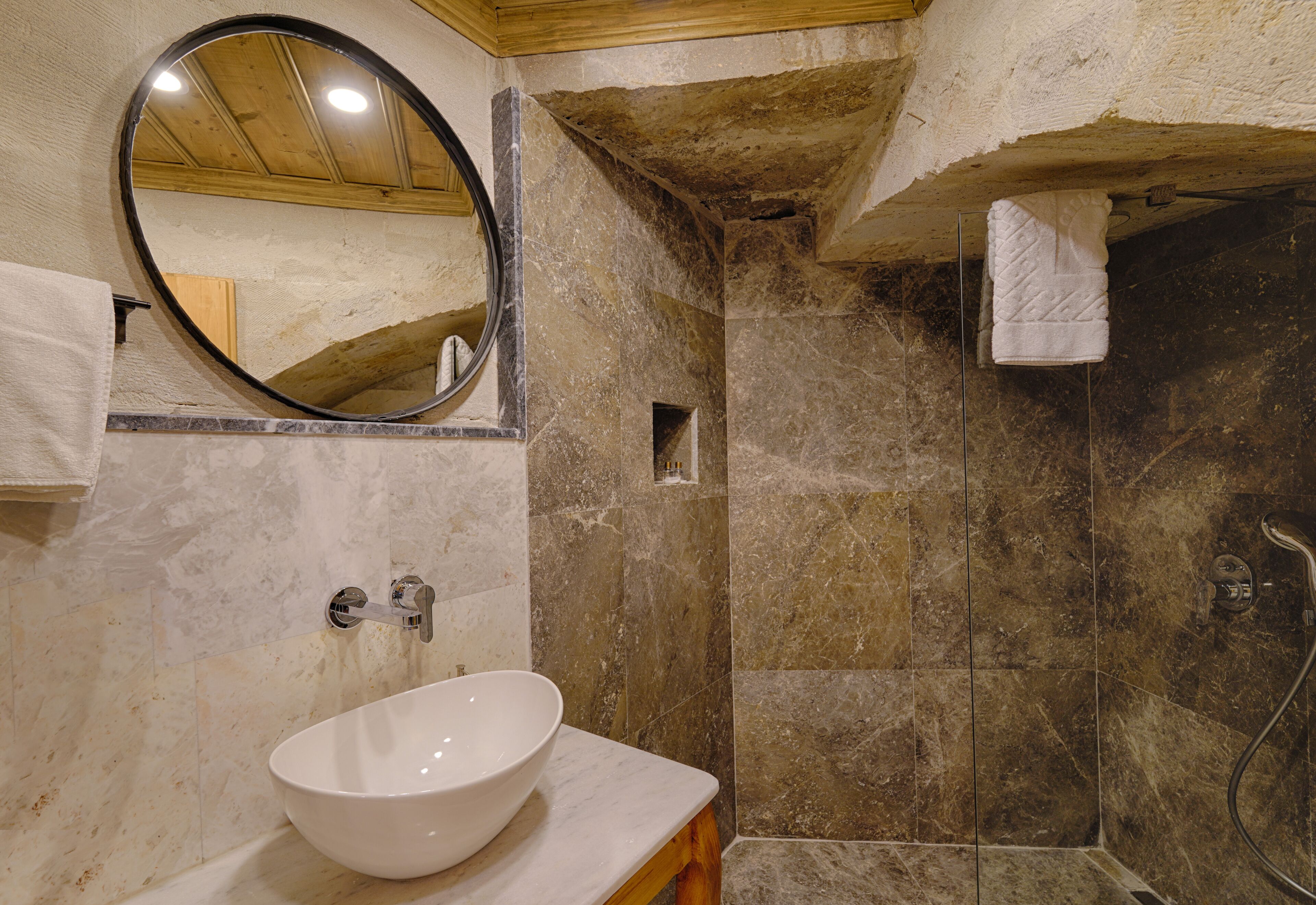 Concept Cave Suites
