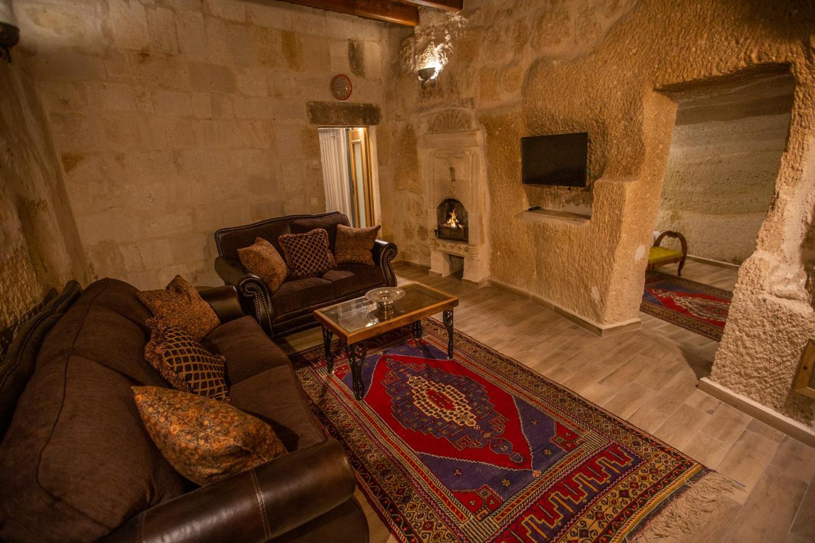Divan Cave House
