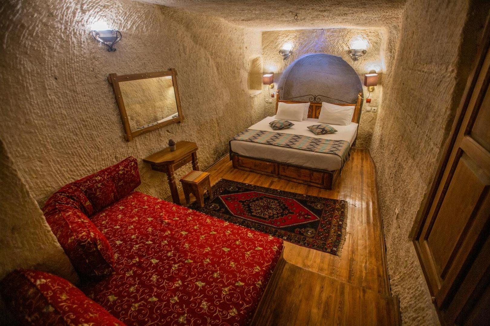Divan Cave House
