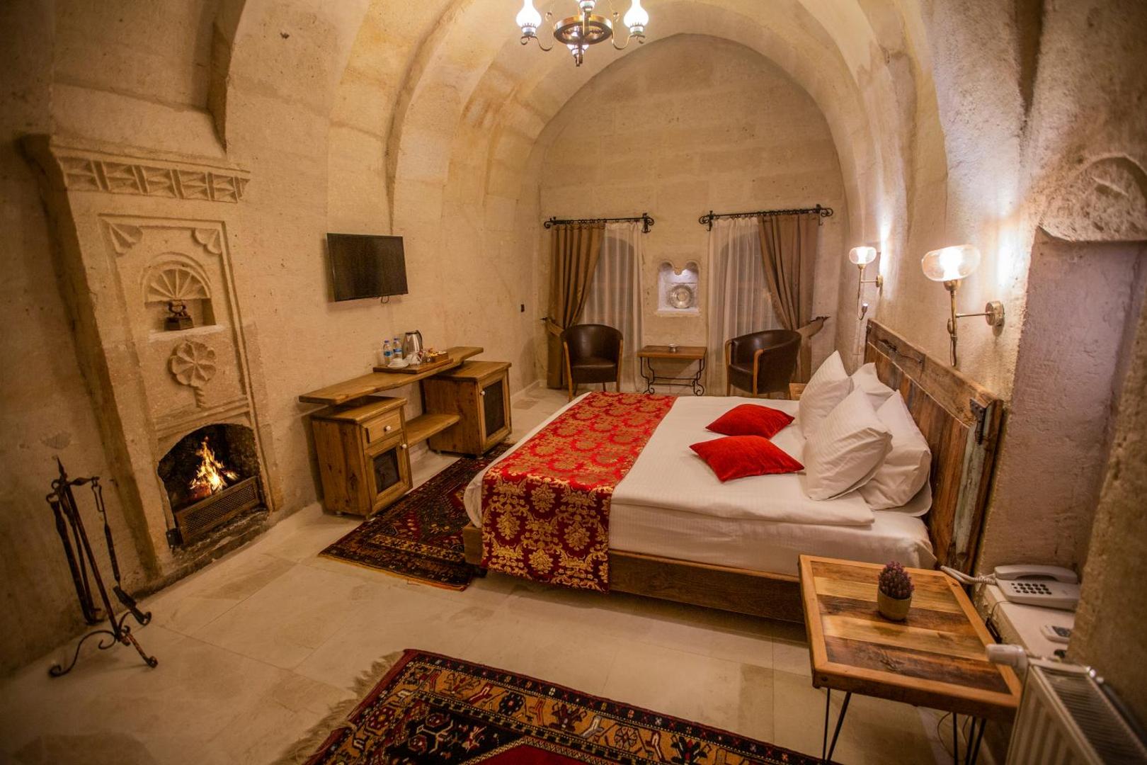 Divan Cave House