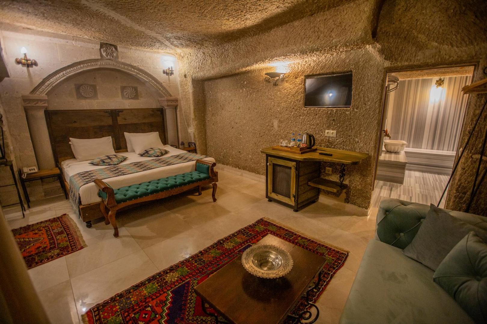 Divan Cave House
