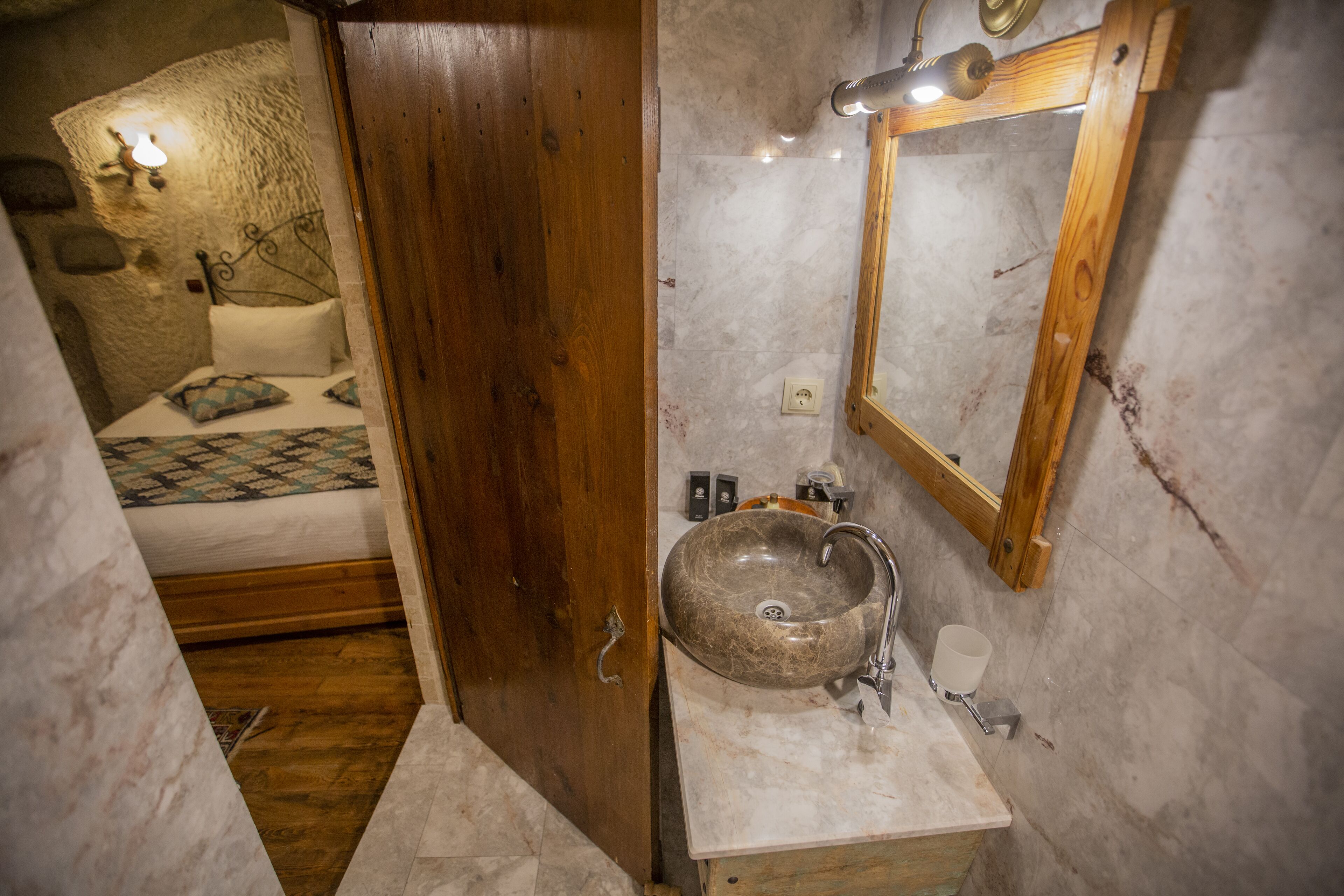 Divan Cave House