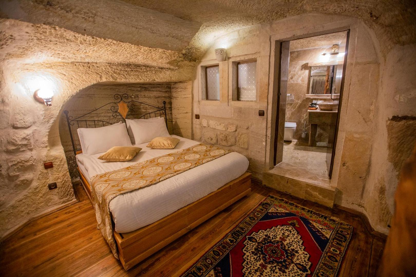 Divan Cave House