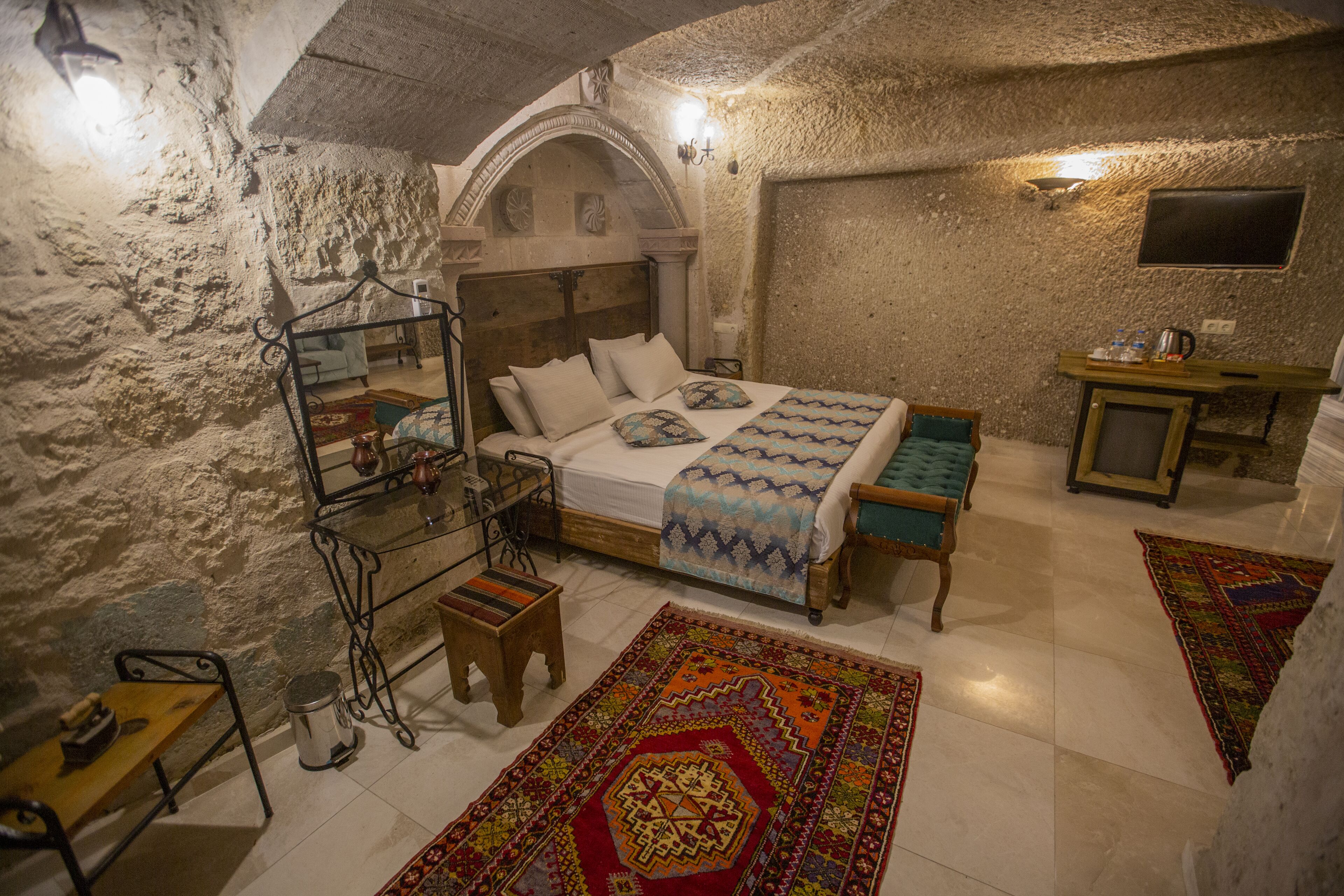 Divan Cave House