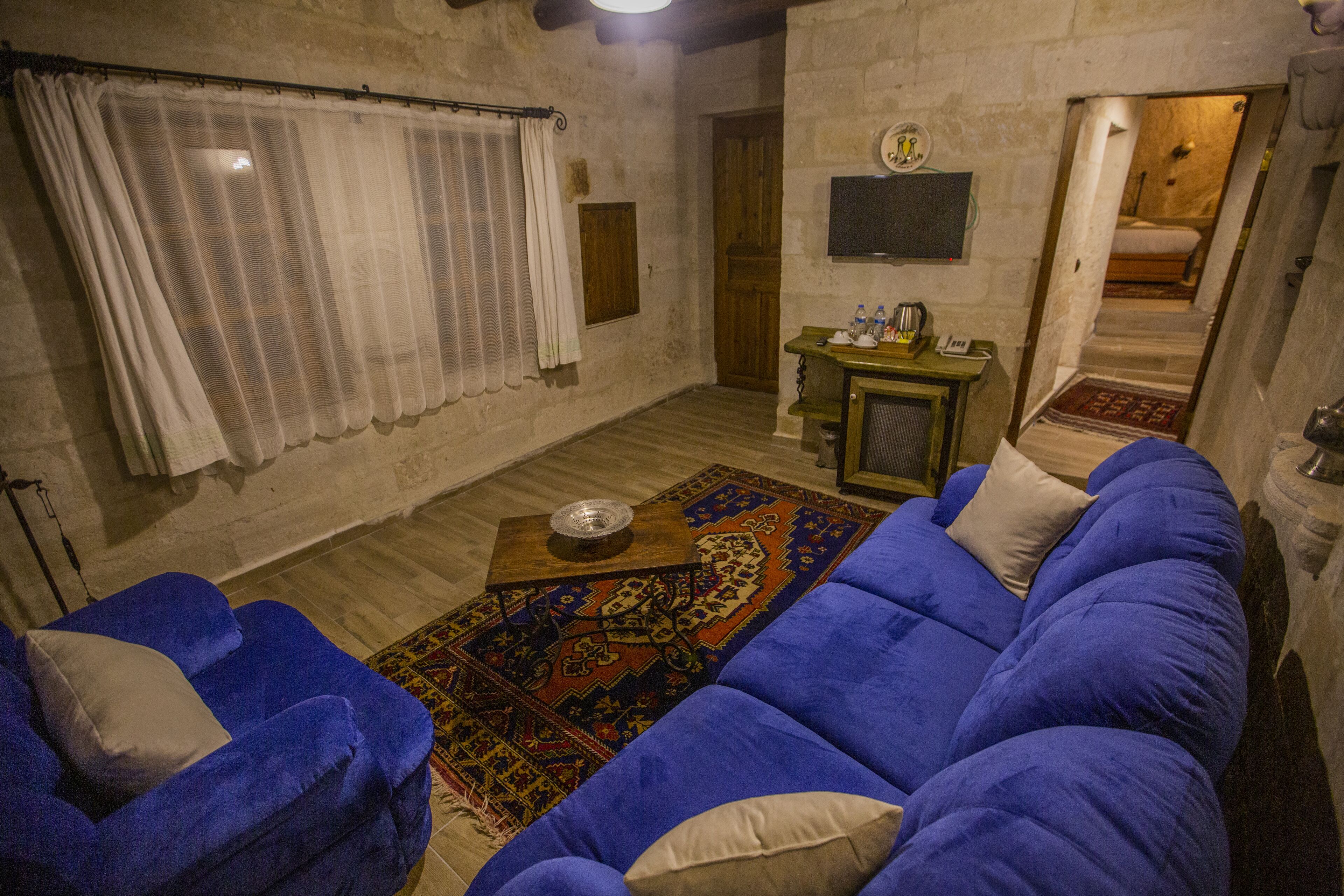 Divan Cave House