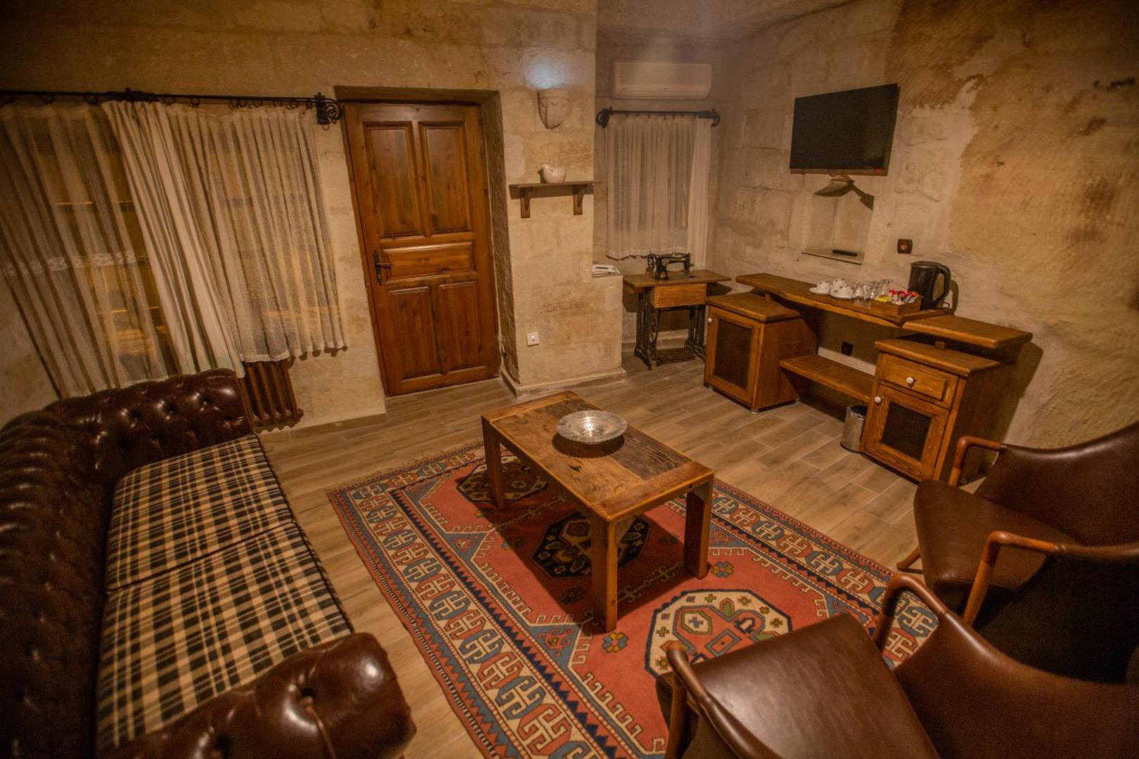 Divan Cave House