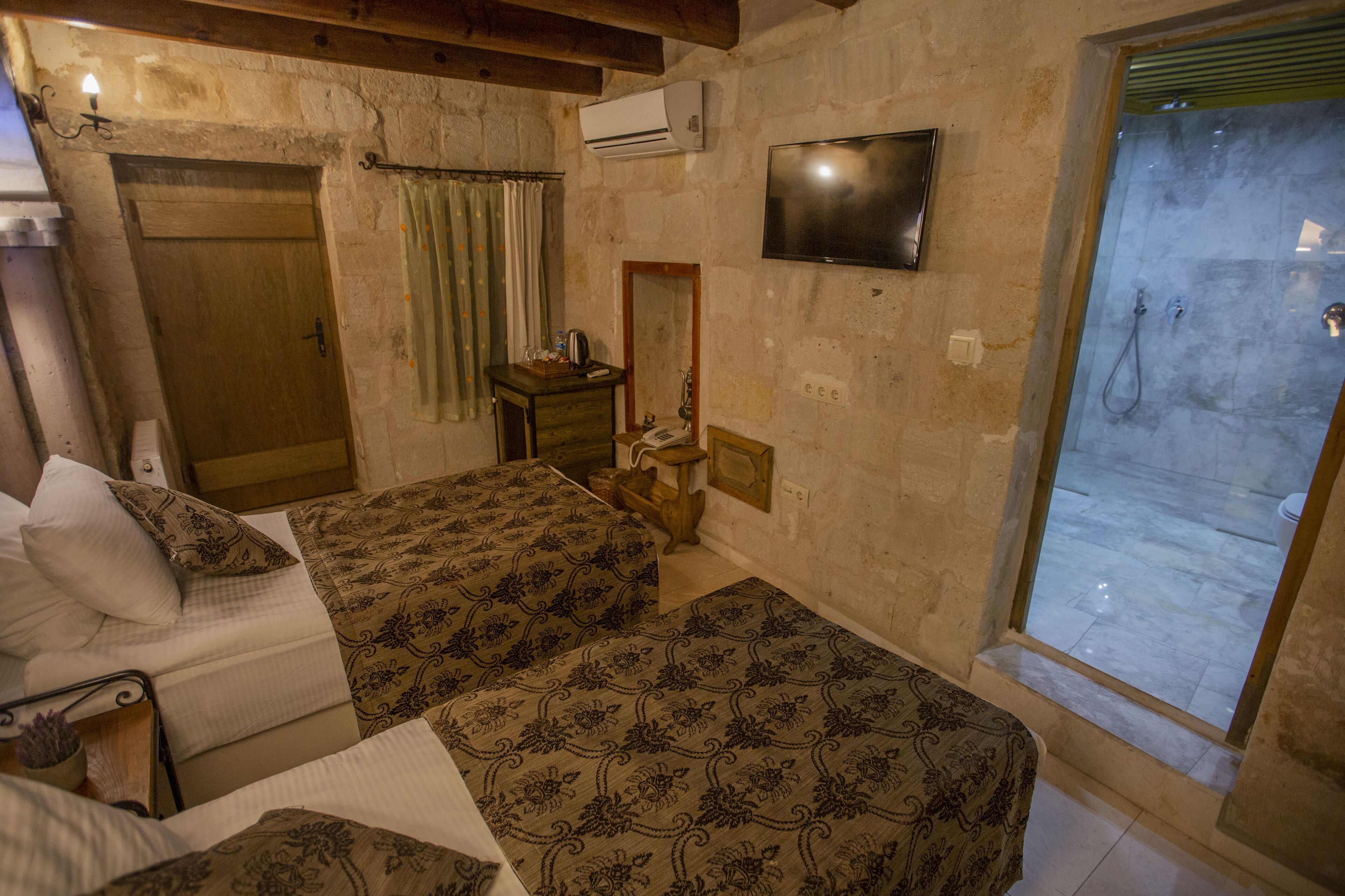 Divan Cave House