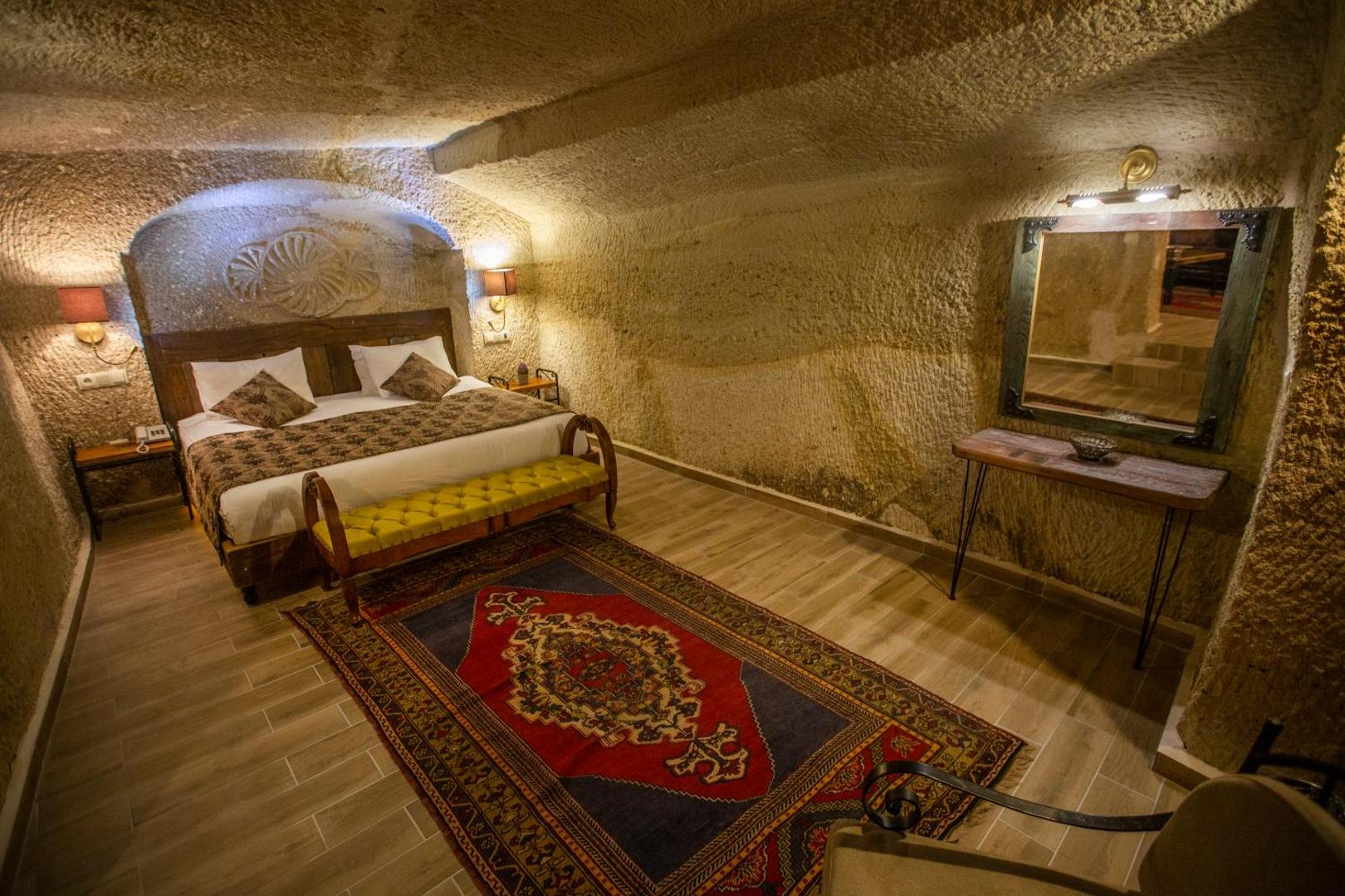 Divan Cave House