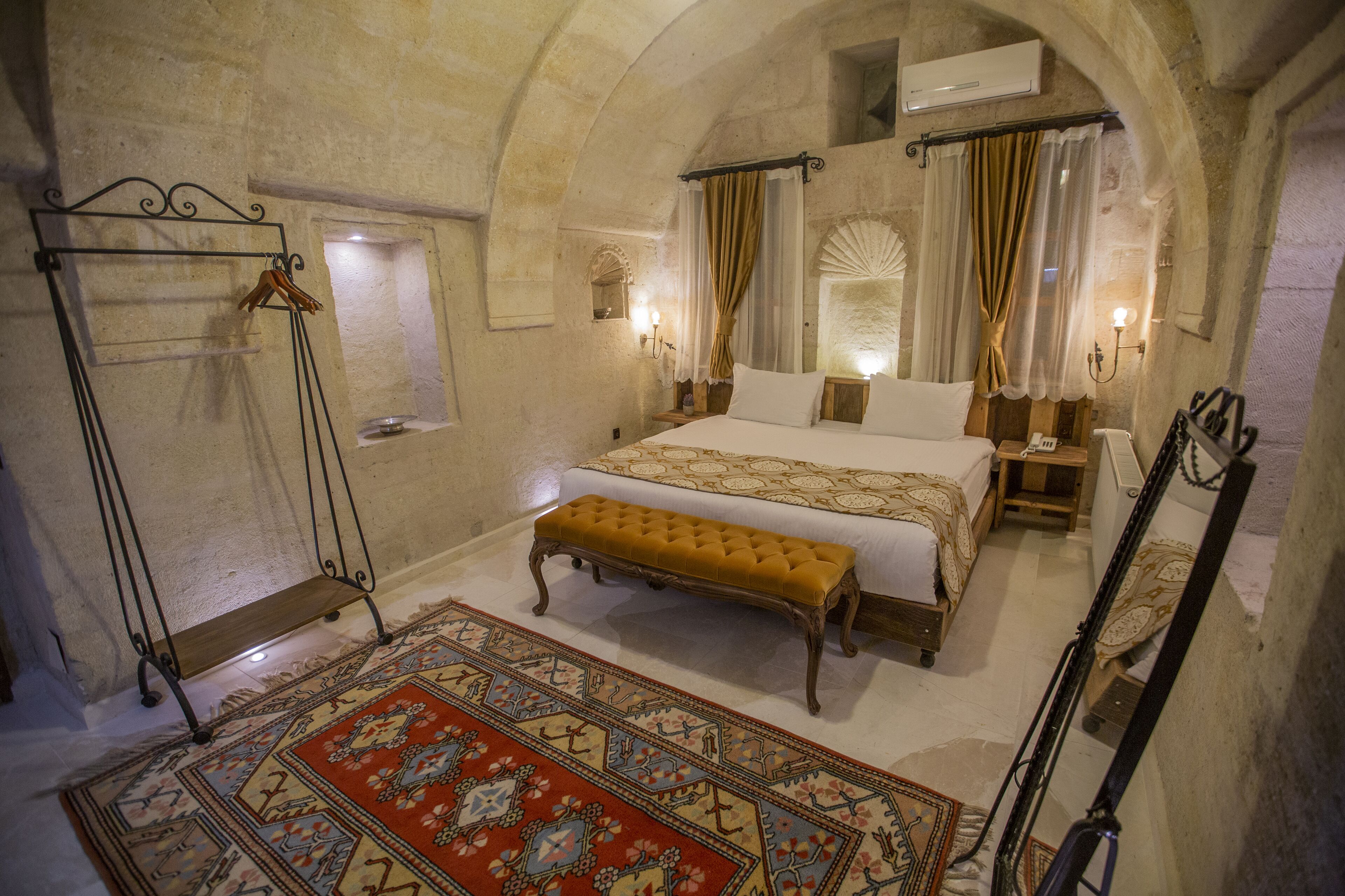 Divan Cave House