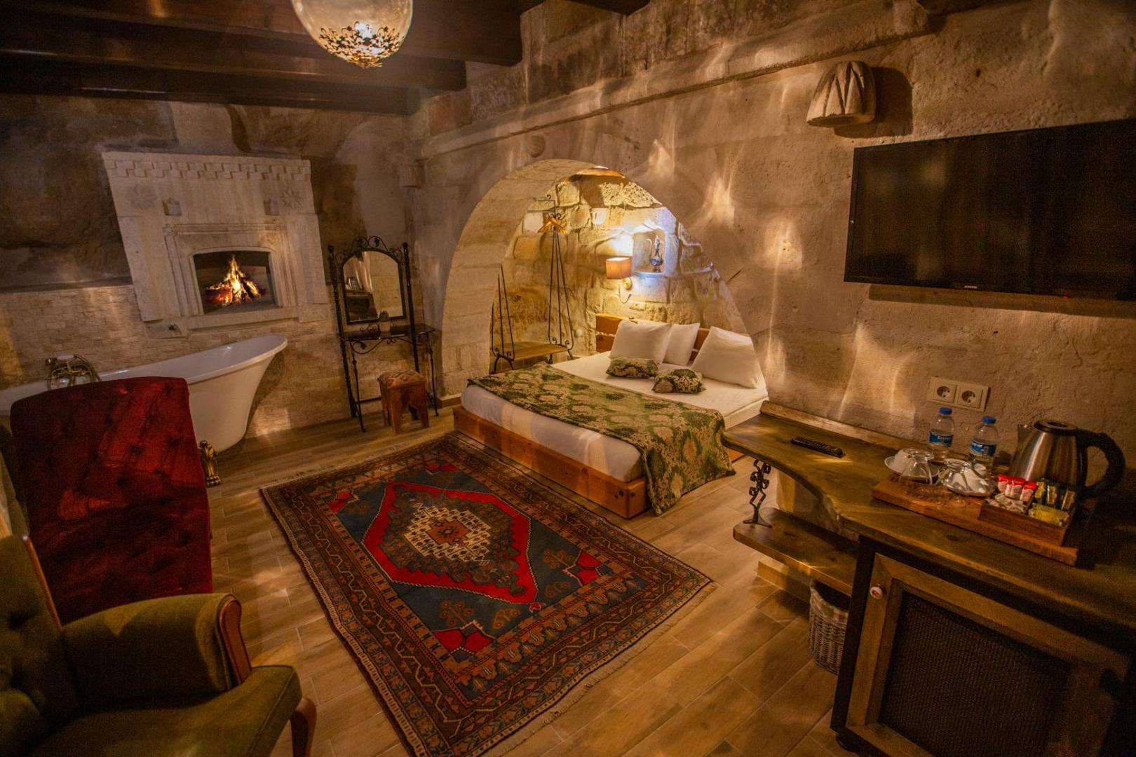 Divan Cave House