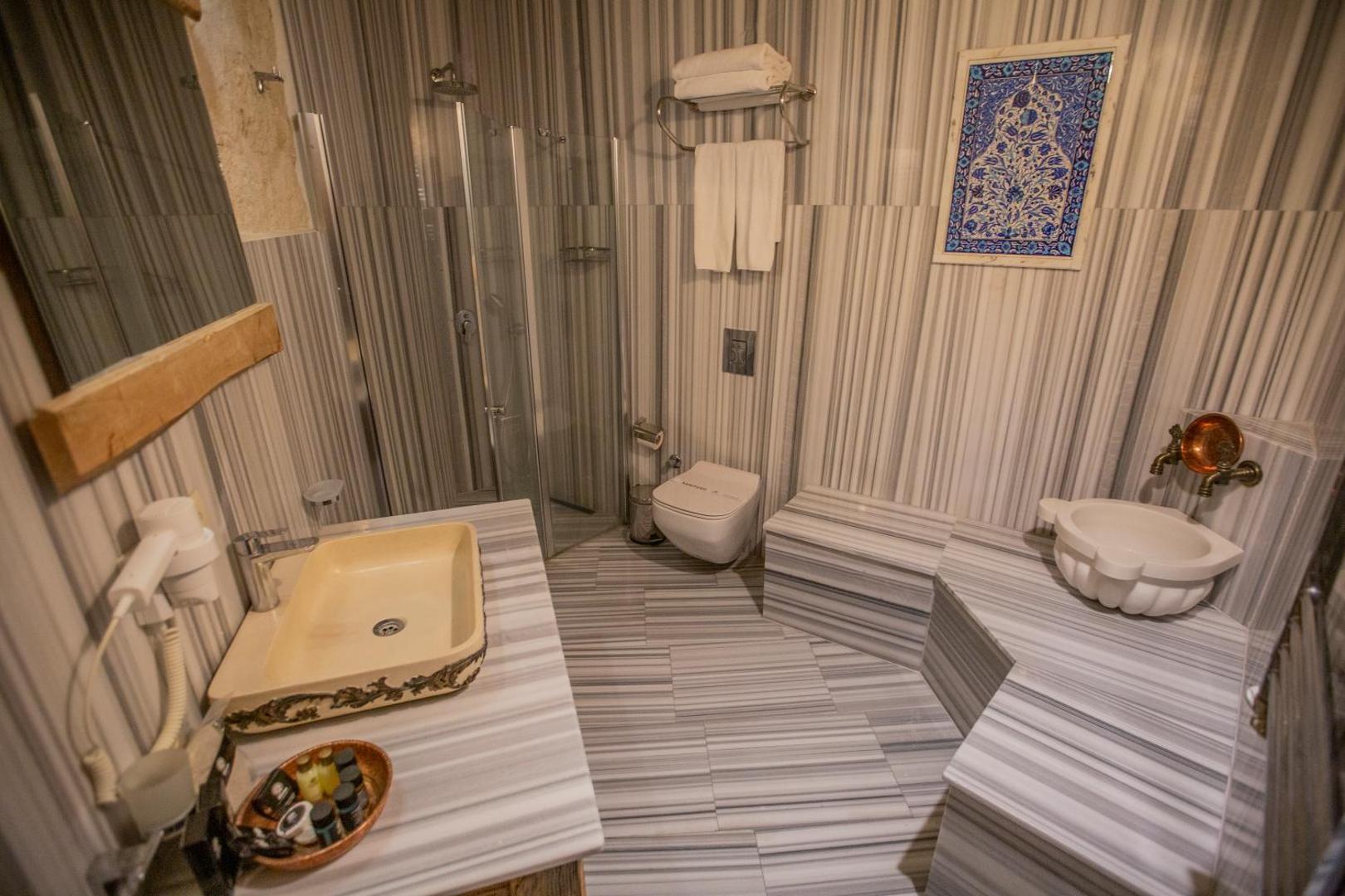 Divan Cave House