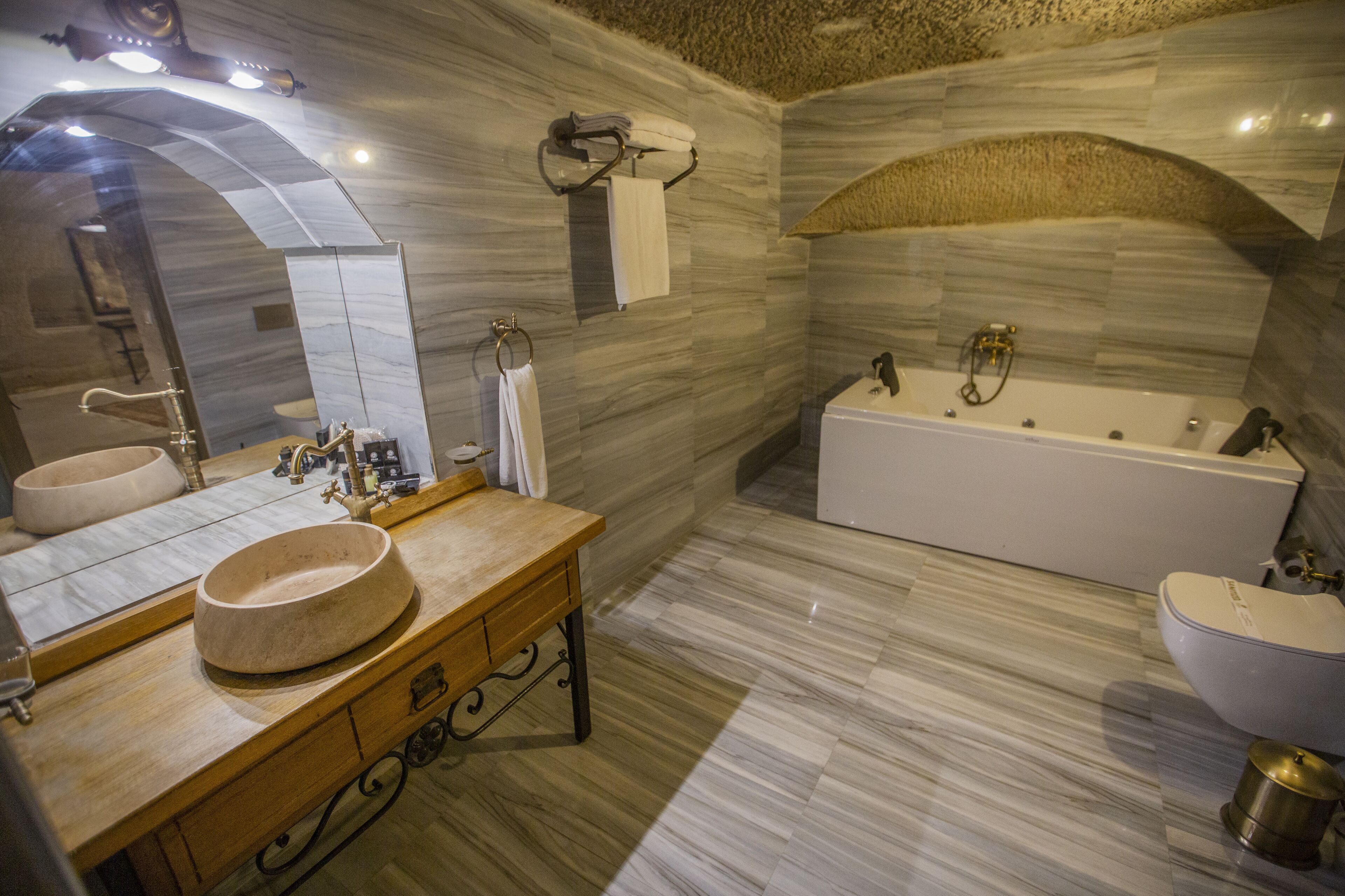 Divan Cave House
