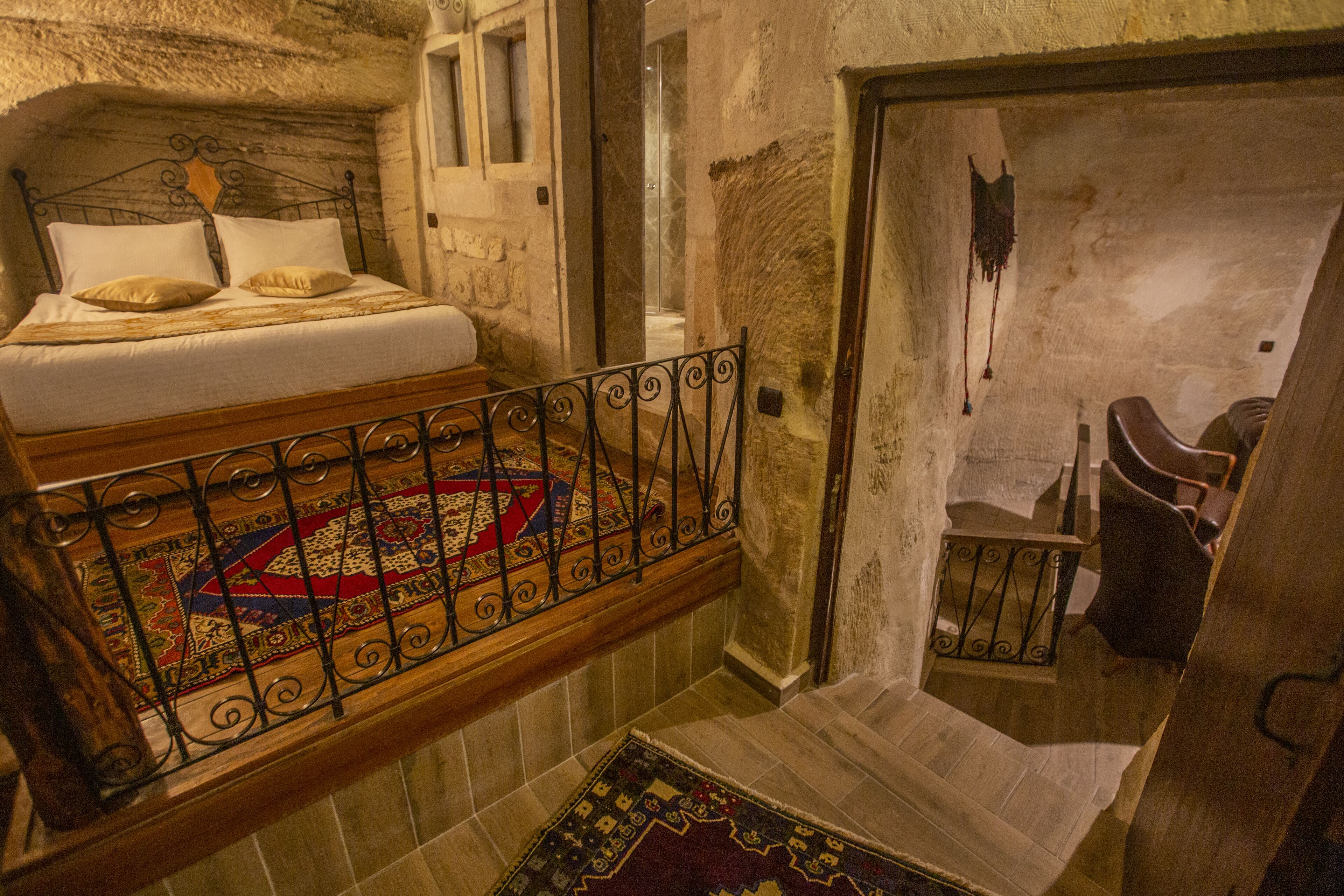 Divan Cave House