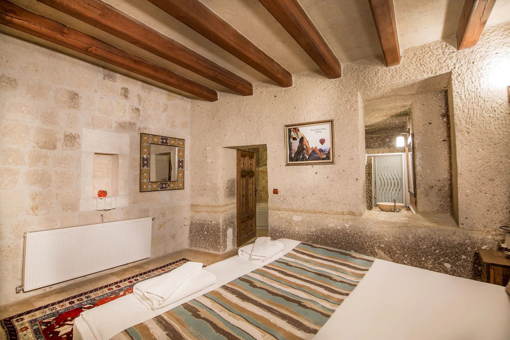 Elegance Cave Suites