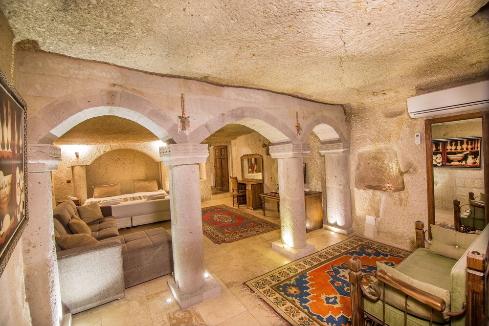 Elegance Cave Suites