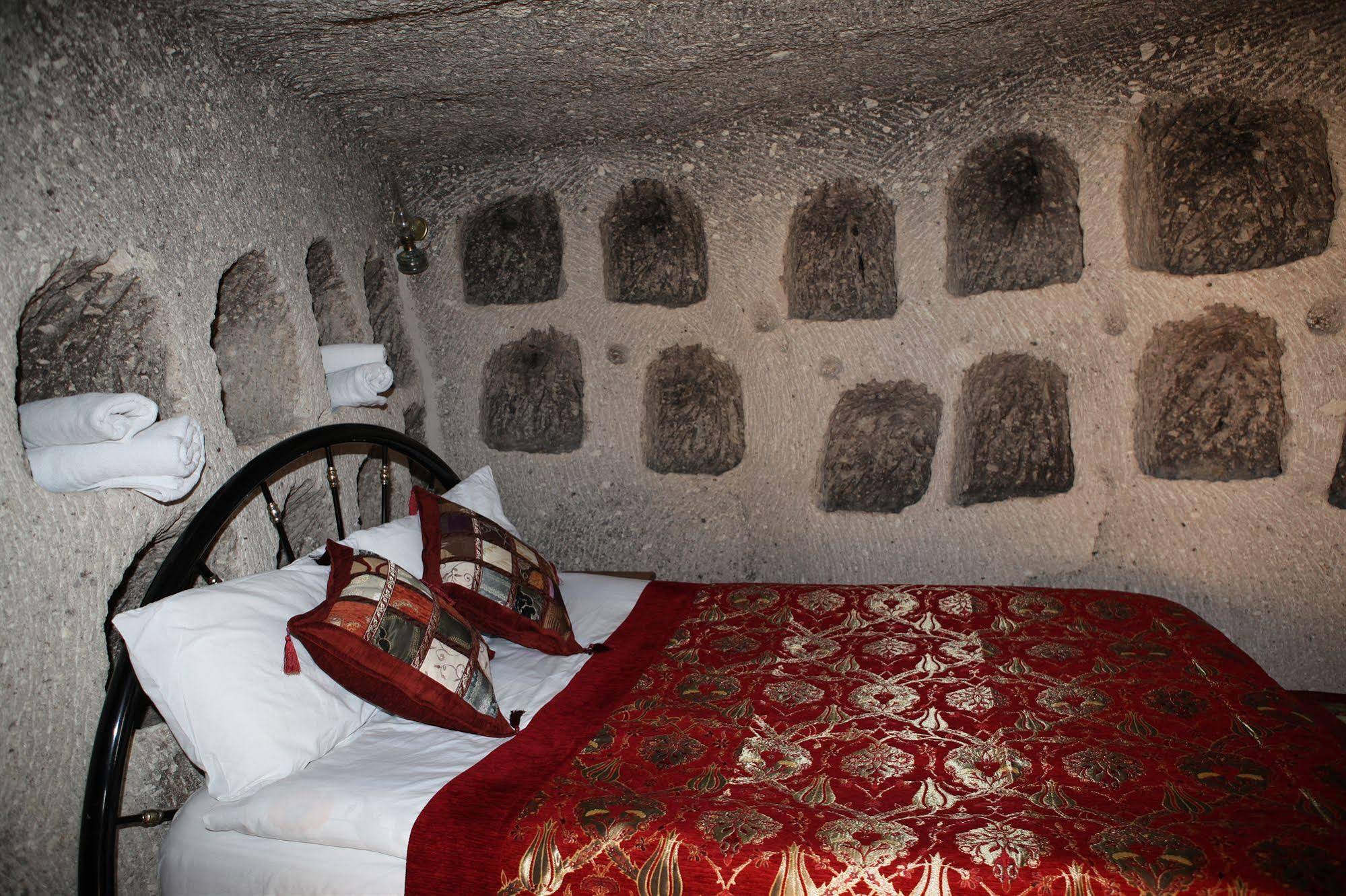 Elif Star Cave