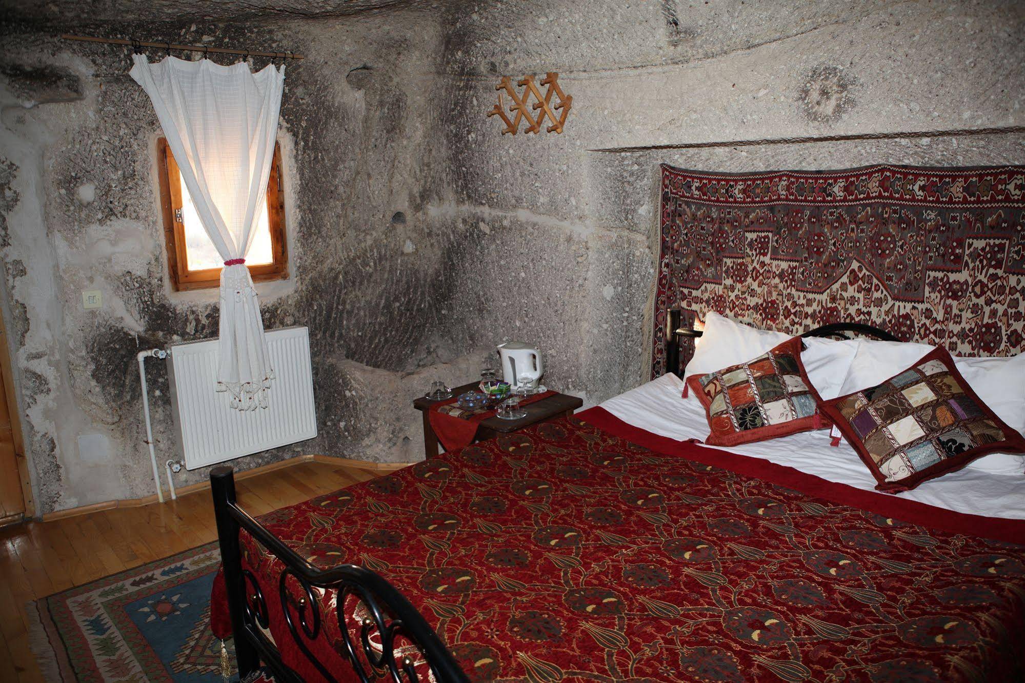 Elif Star Cave
