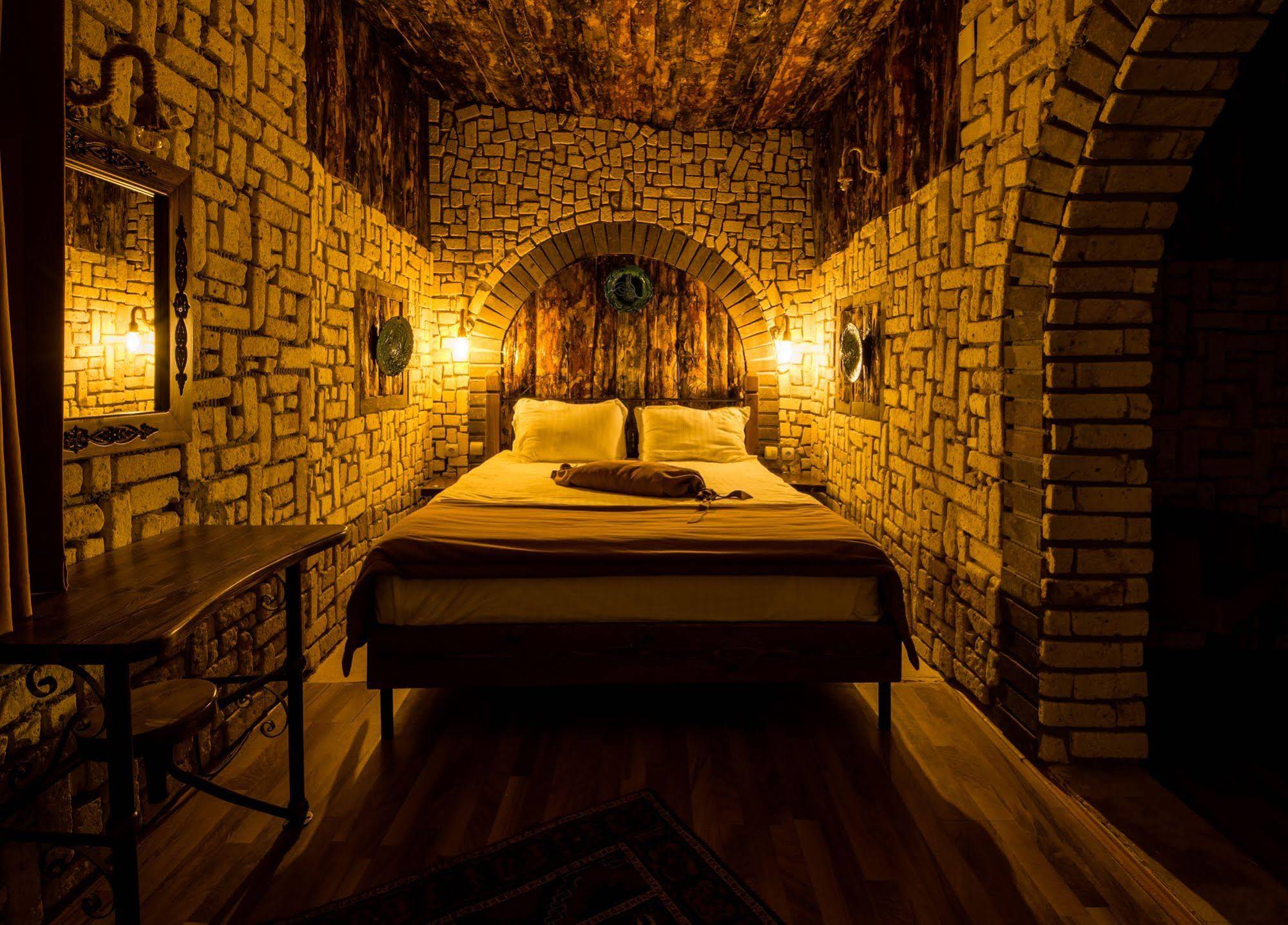 Elite Cave Suites