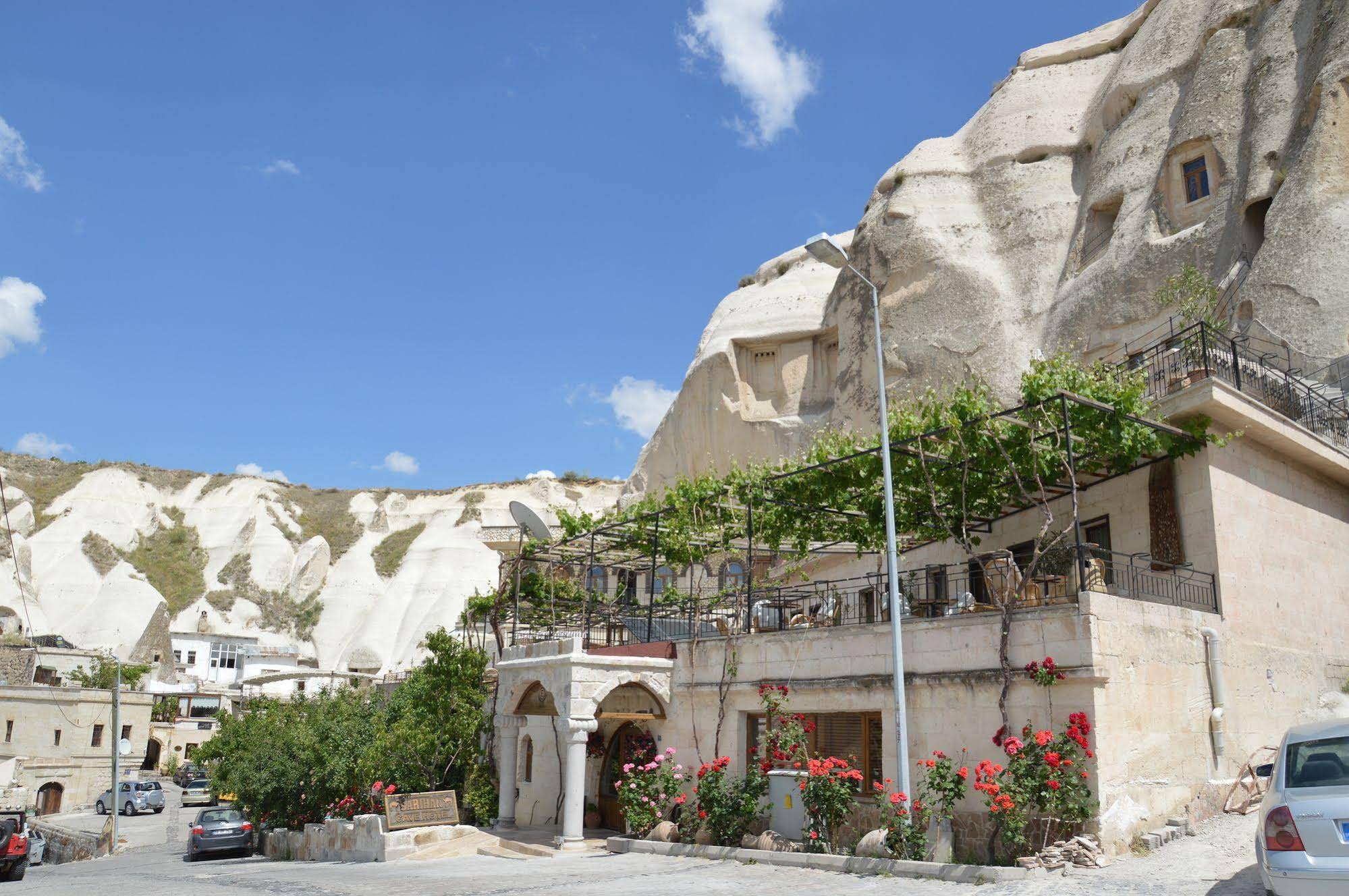 Elite Cave Suites