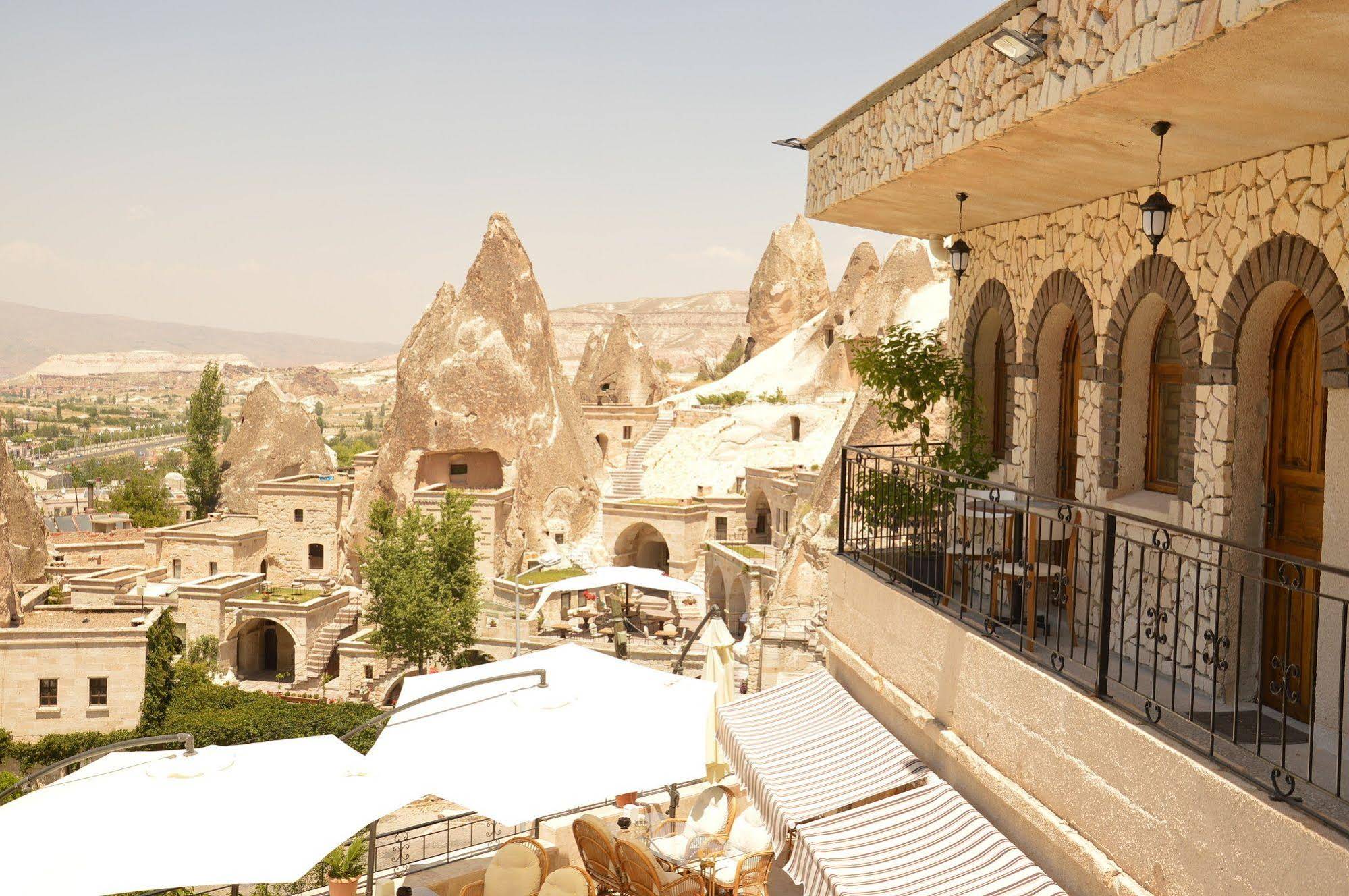 Elite Cave Suites