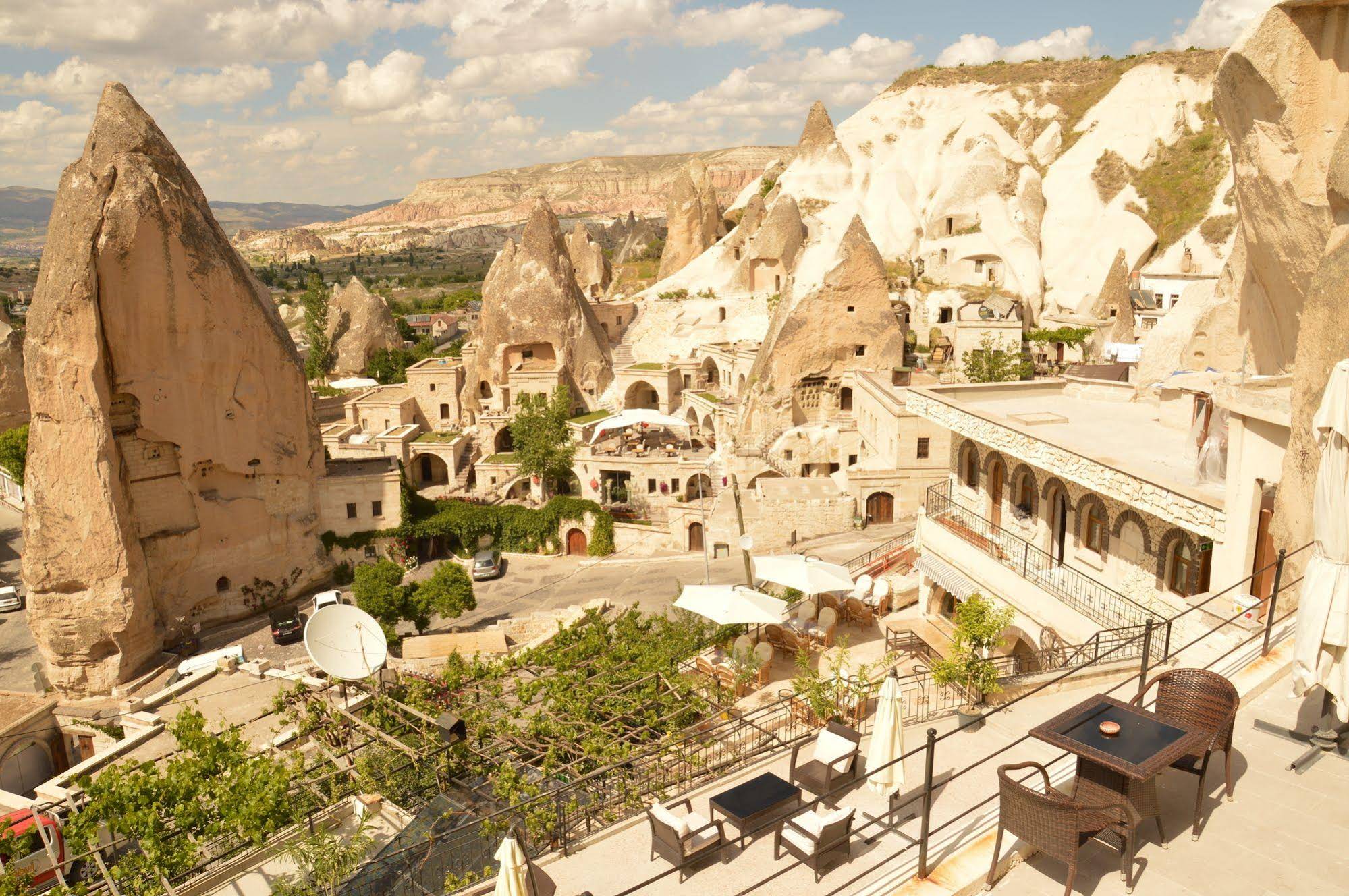 Elite Cave Suites