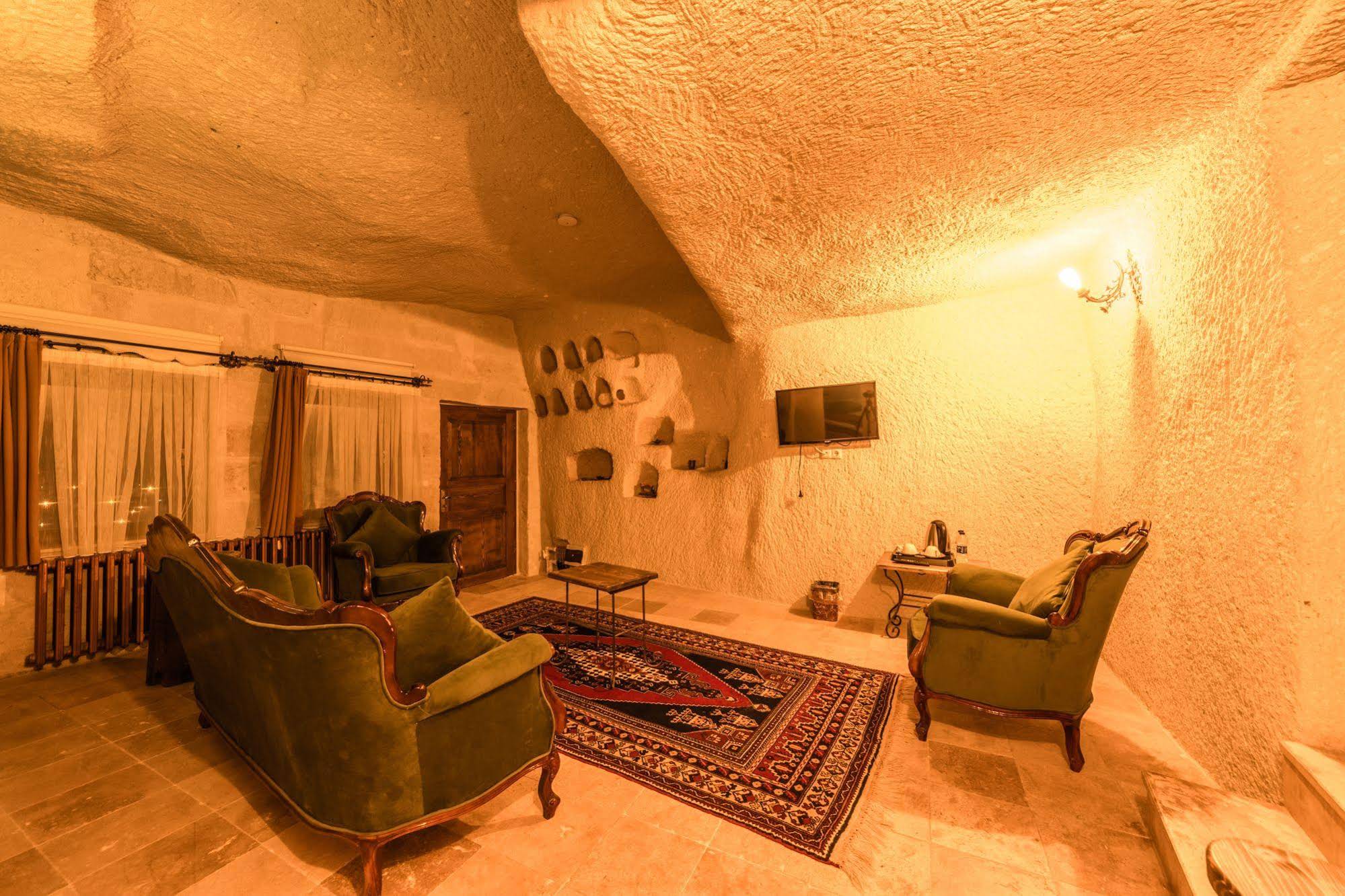 Elite Cave Suites