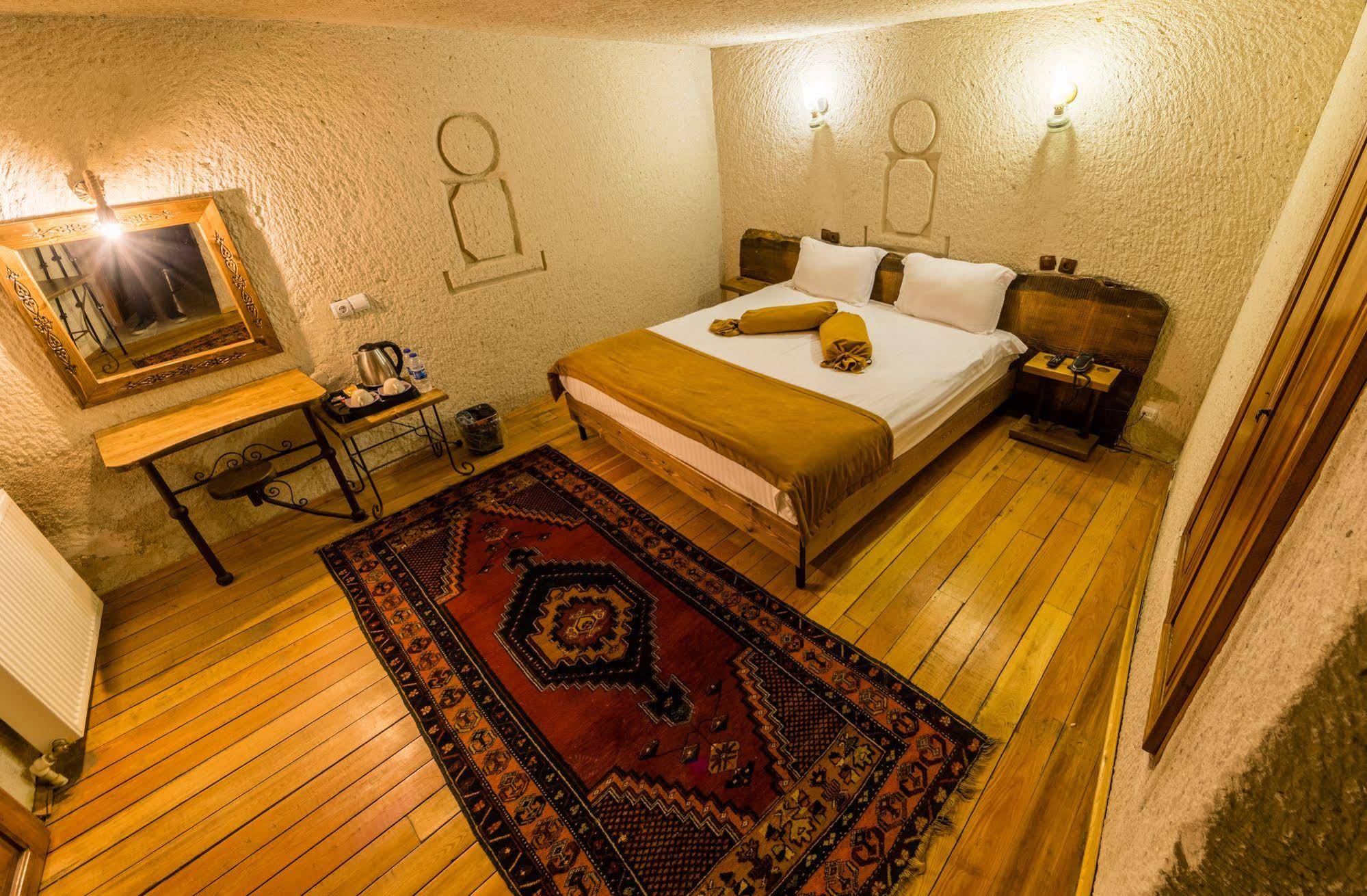 Elite Cave Suites