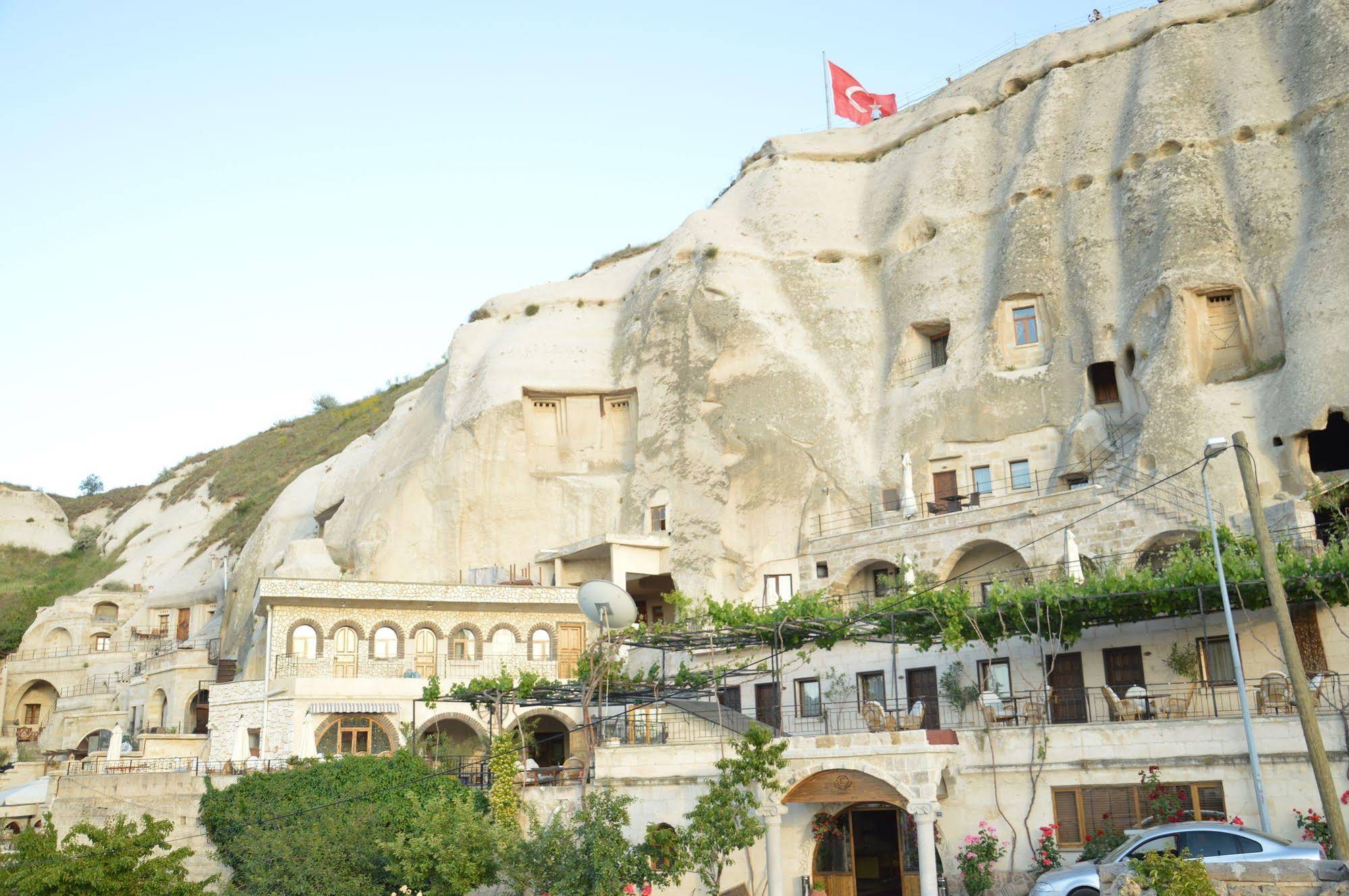 Elite Cave Suites