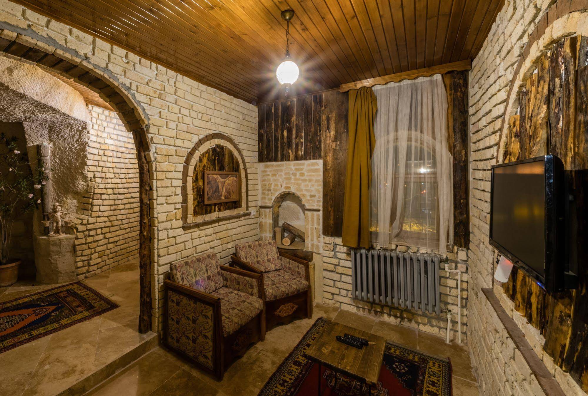 Elite Cave Suites
